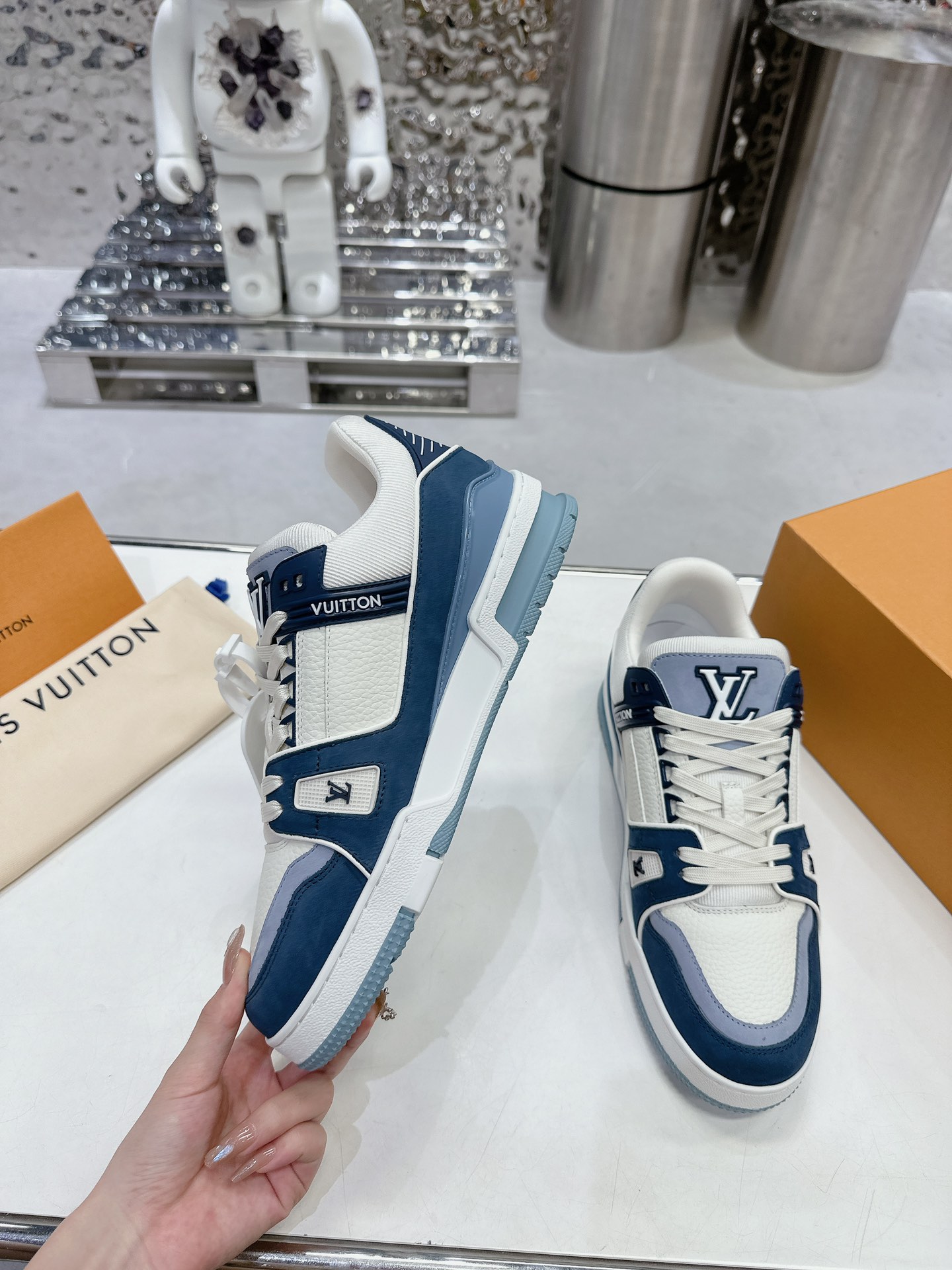 LV shoe