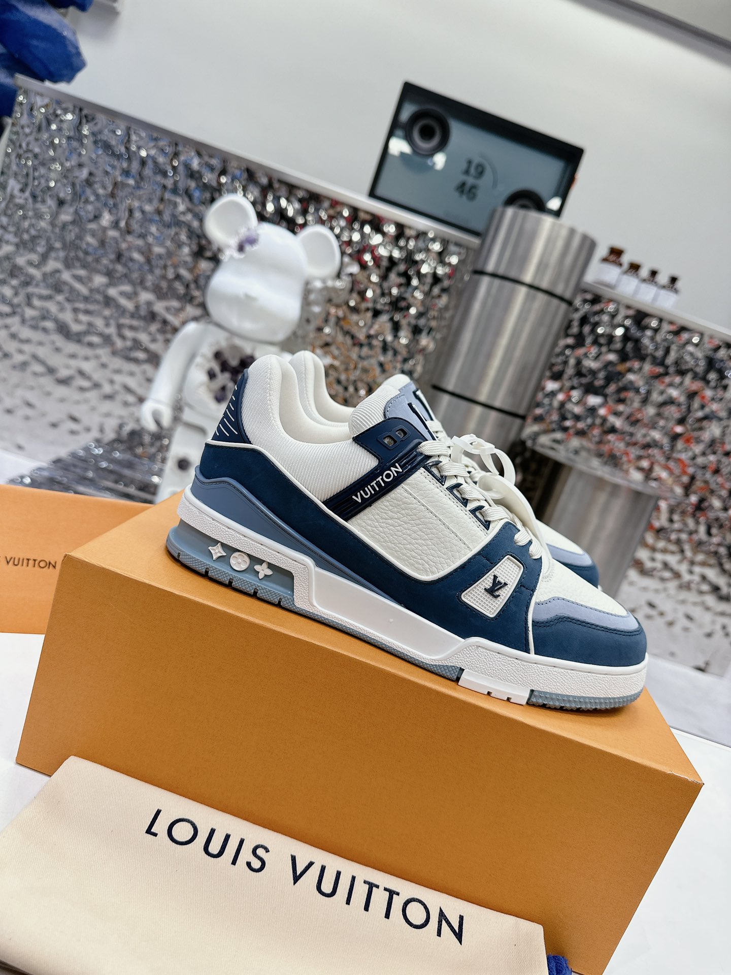 LV shoe