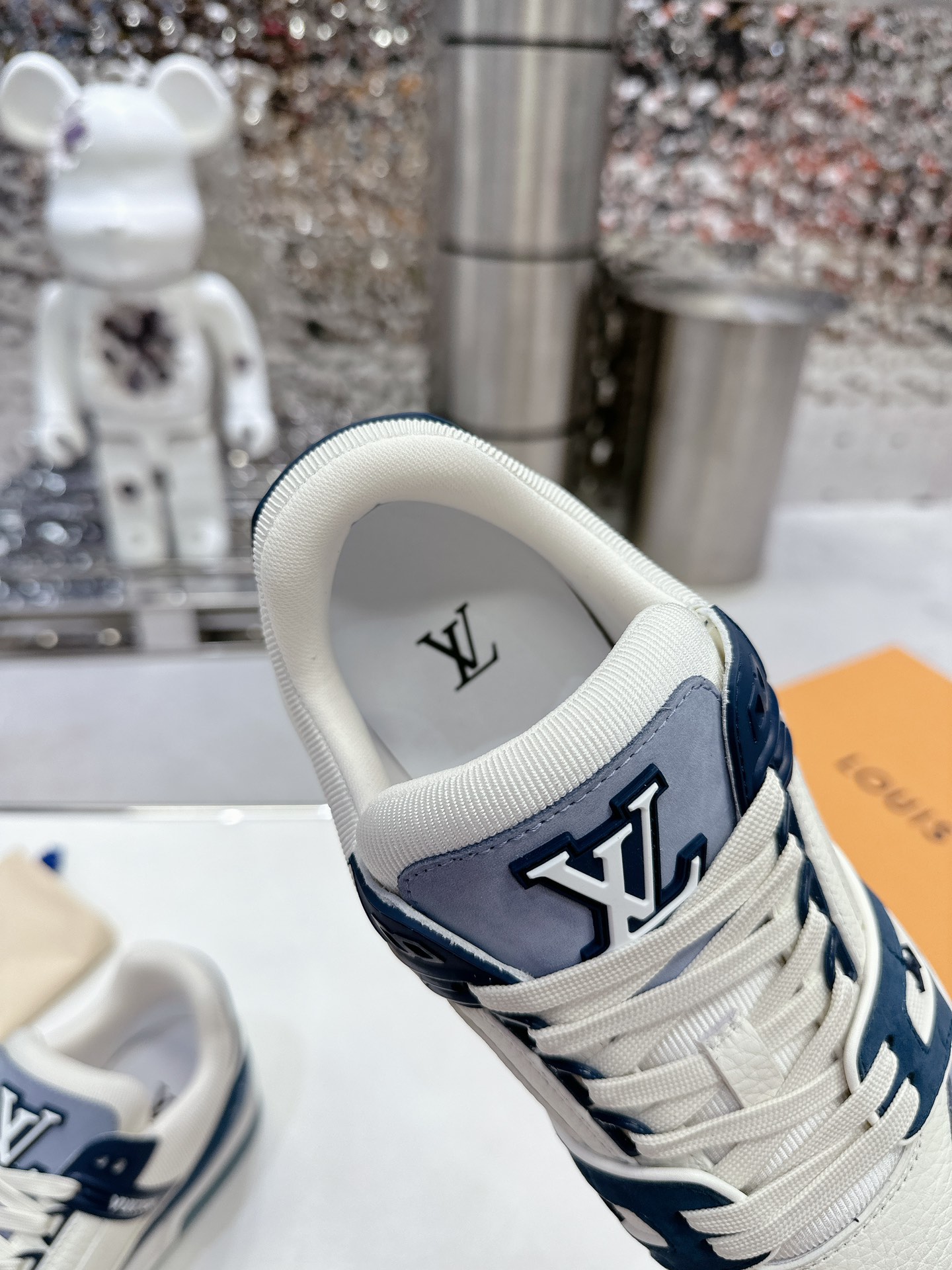 LV shoe