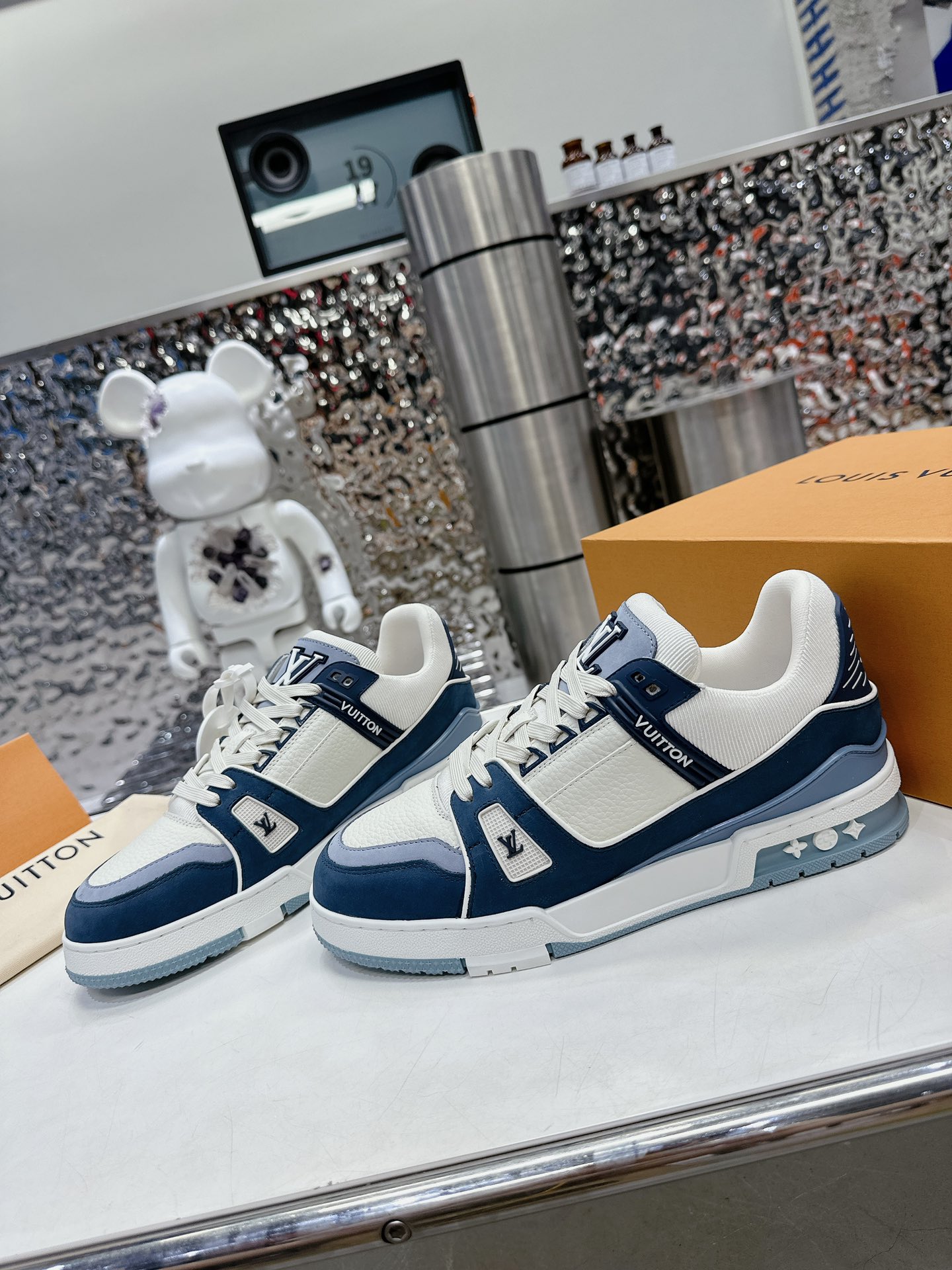 LV shoe