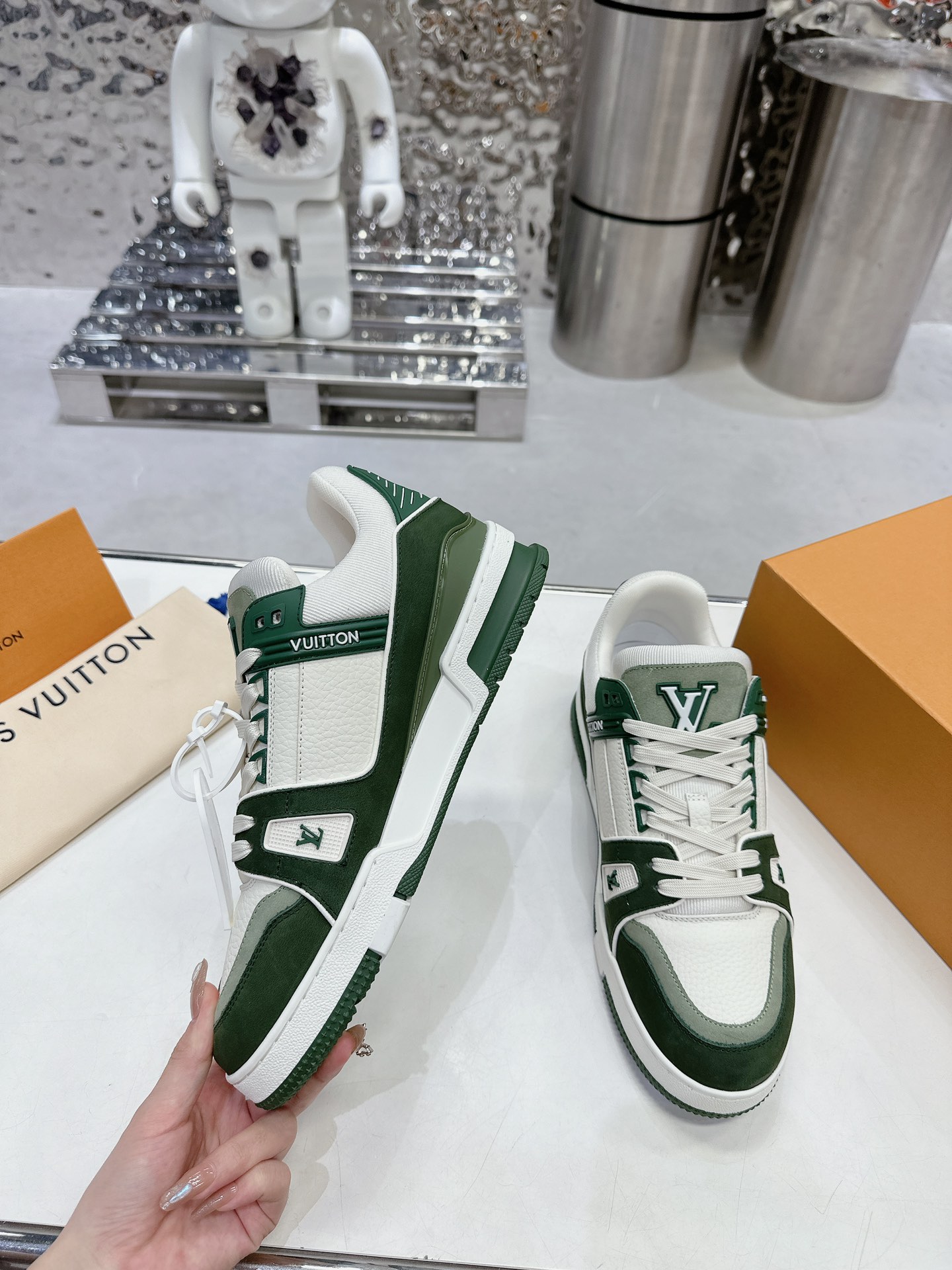 LV shoe