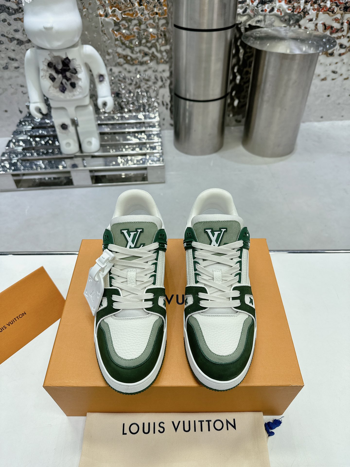 LV shoe