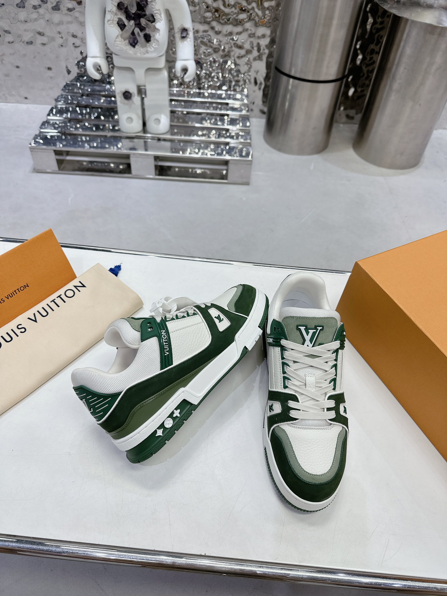 LV shoe