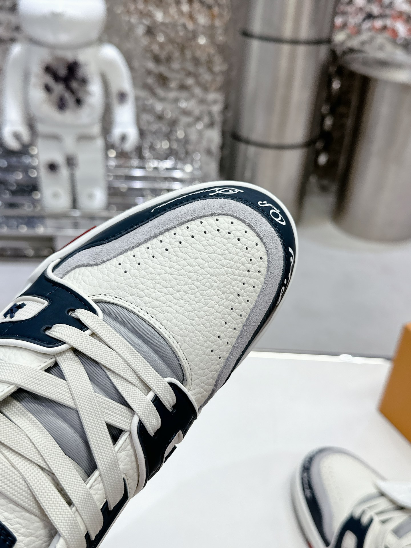 LV shoe