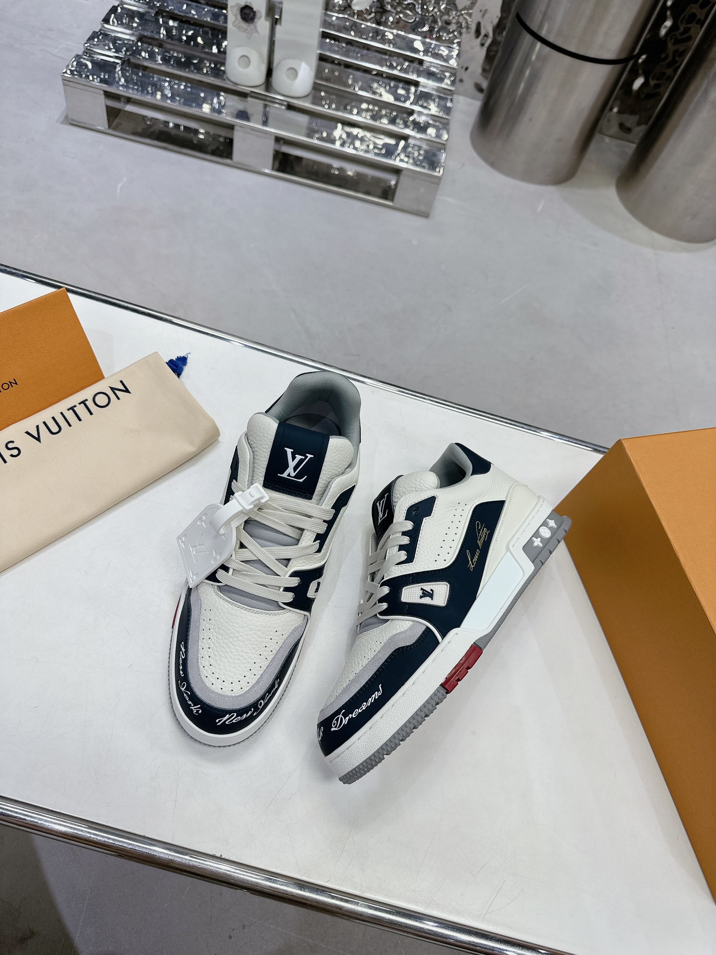 LV shoe