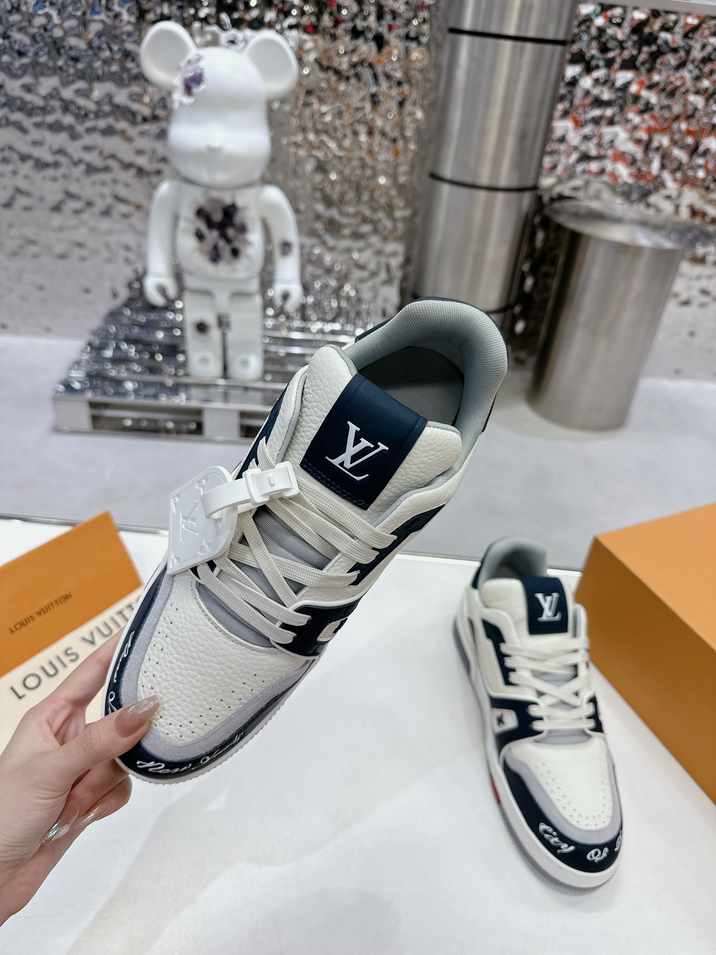 LV shoe