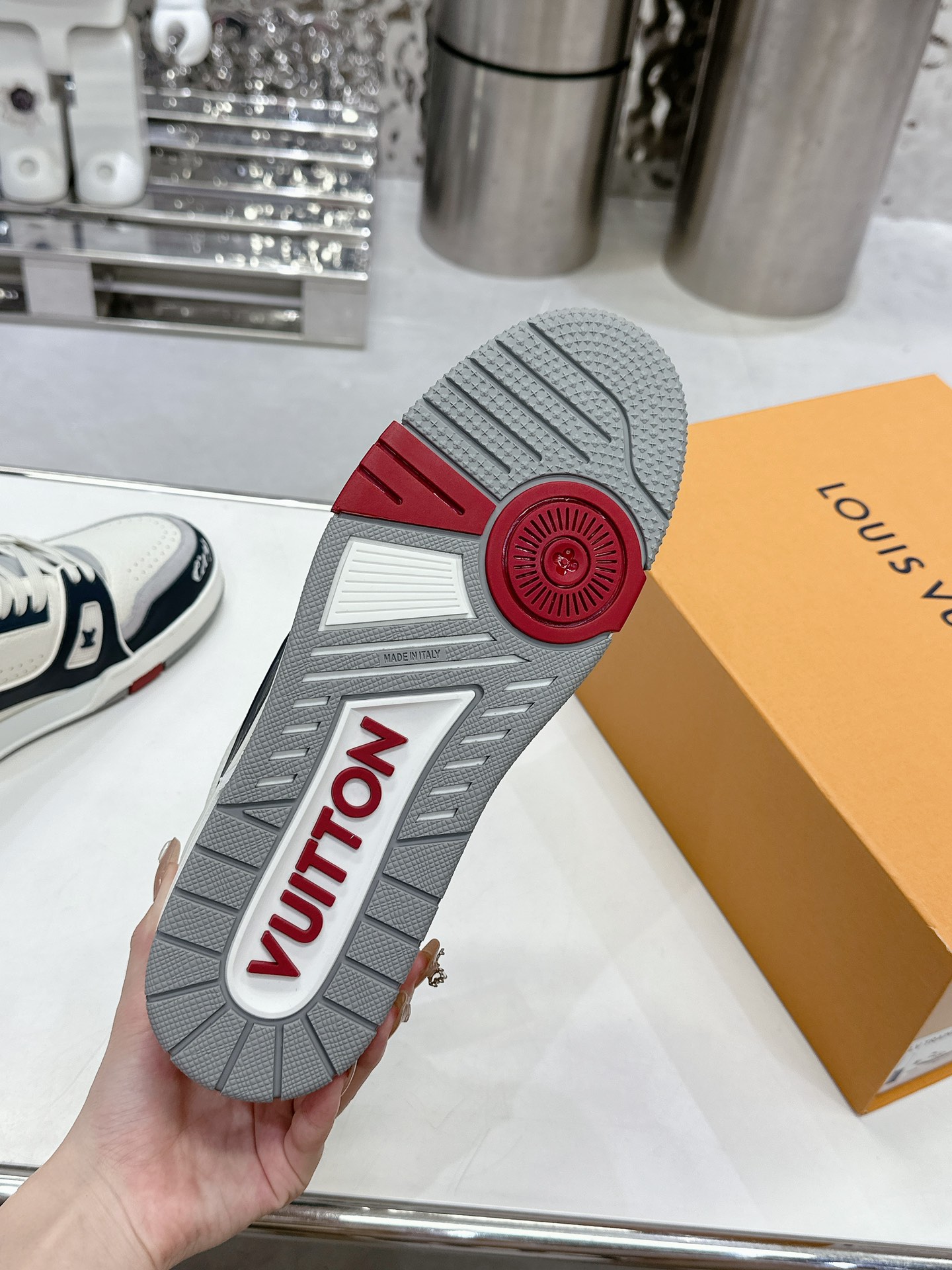 LV shoe