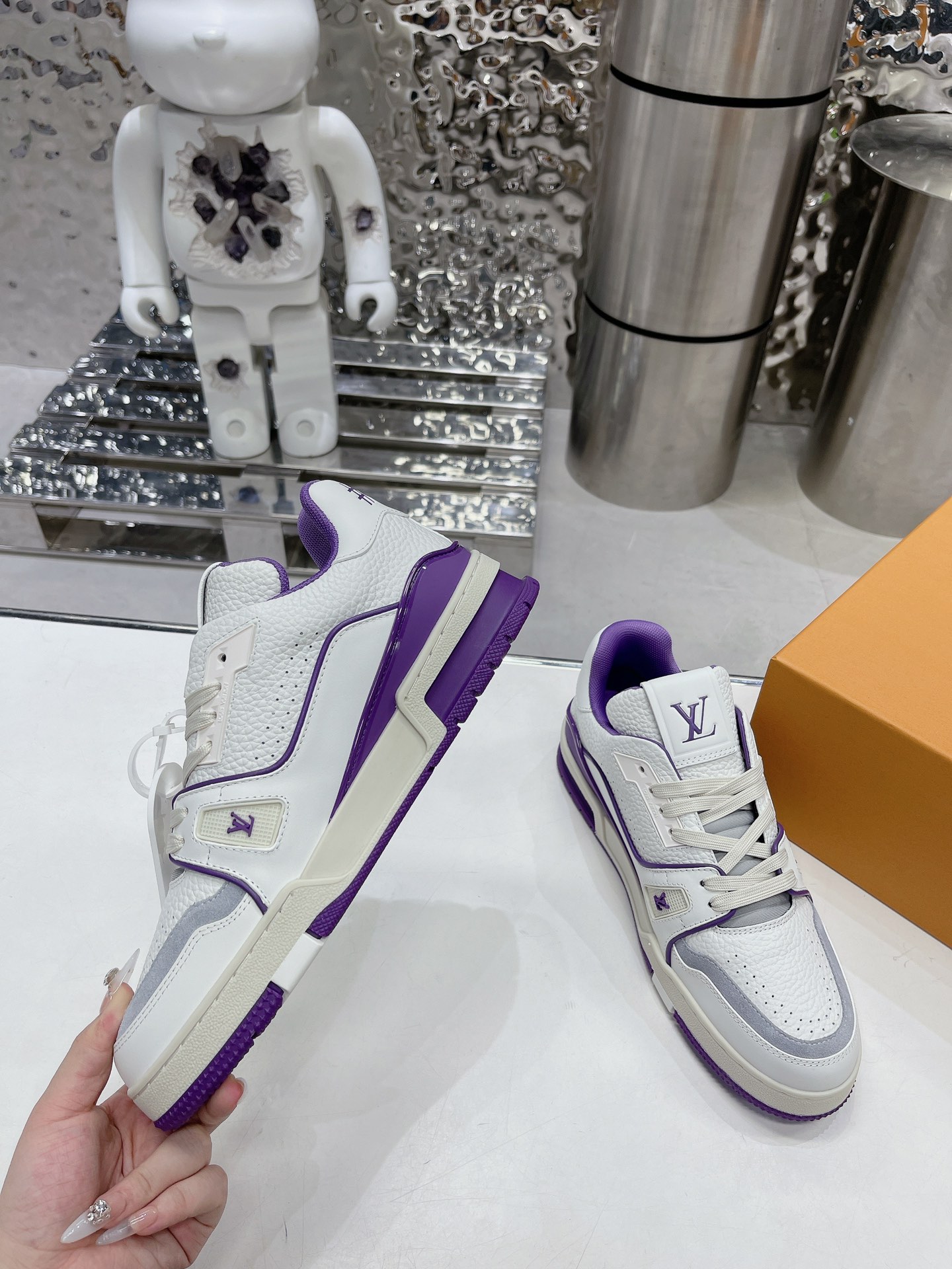 LV shoe