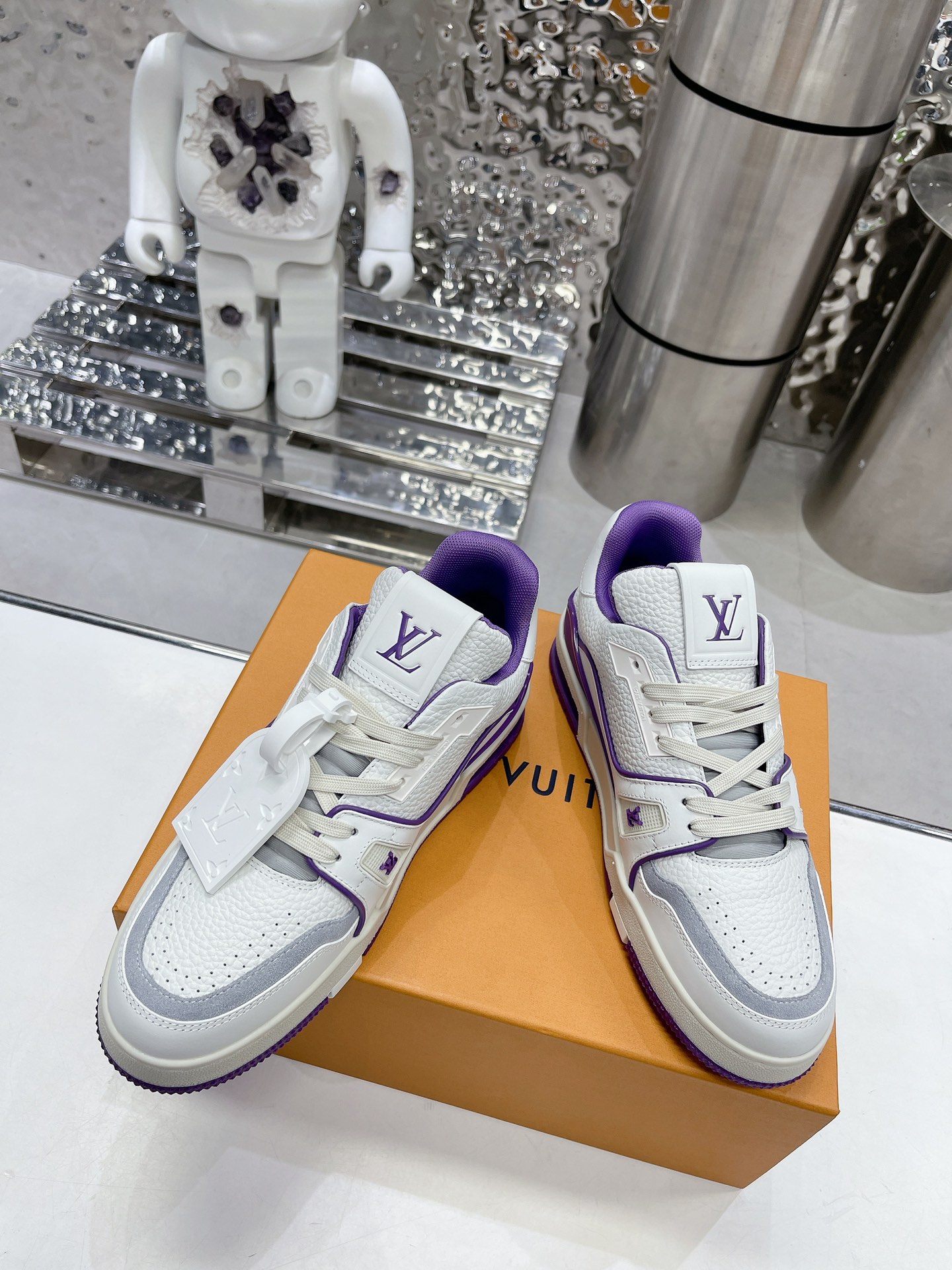 LV shoe