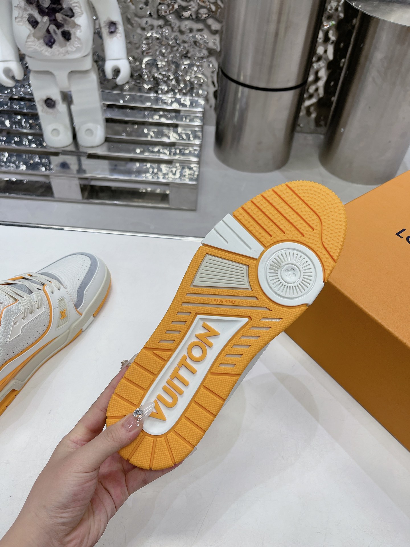LV shoe