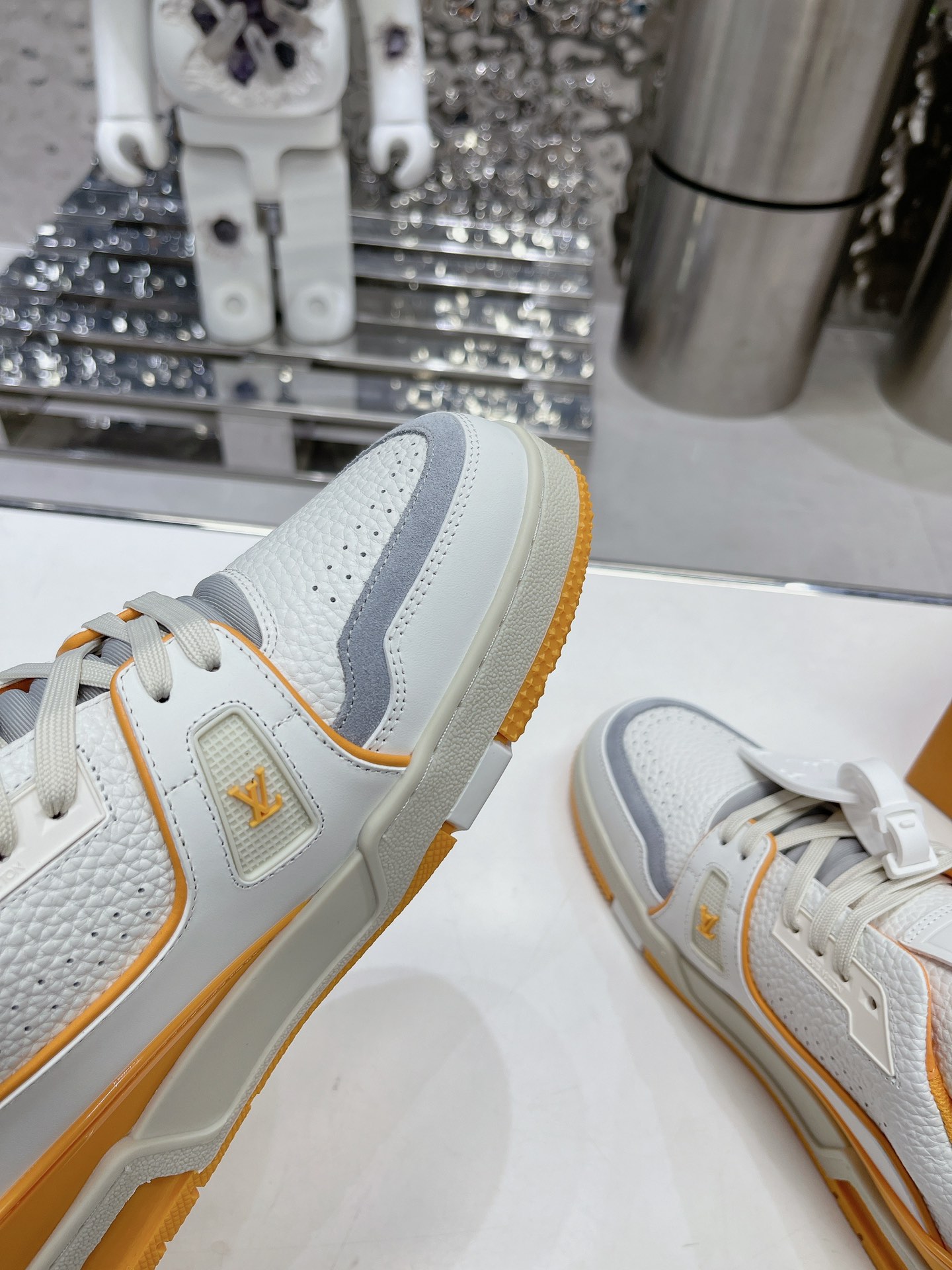 LV shoe