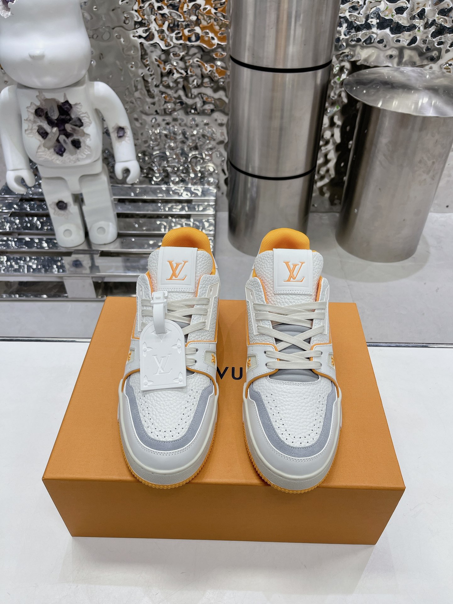 LV shoe