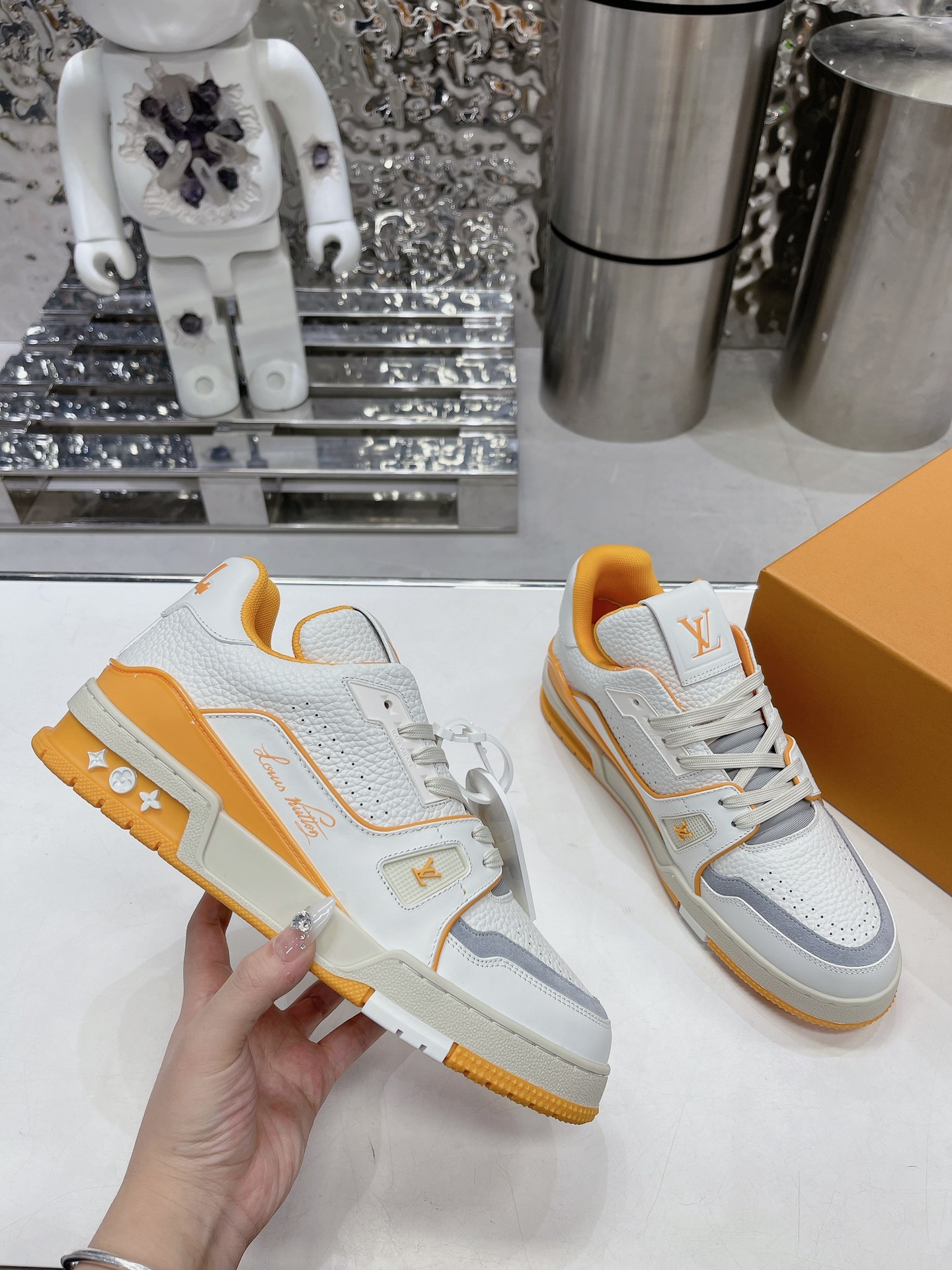 LV shoe