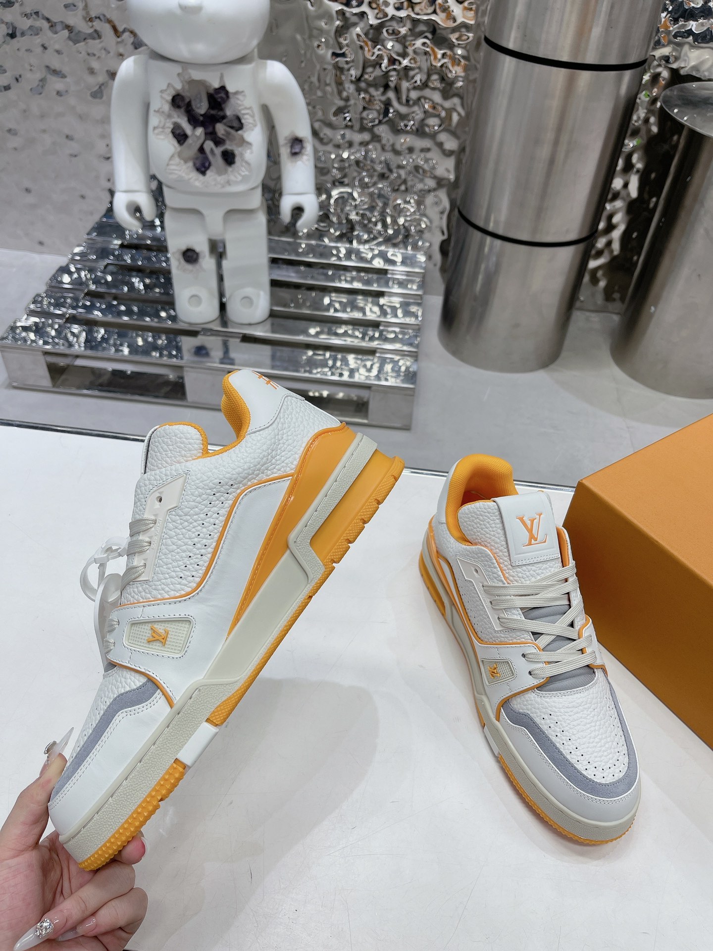 LV shoe