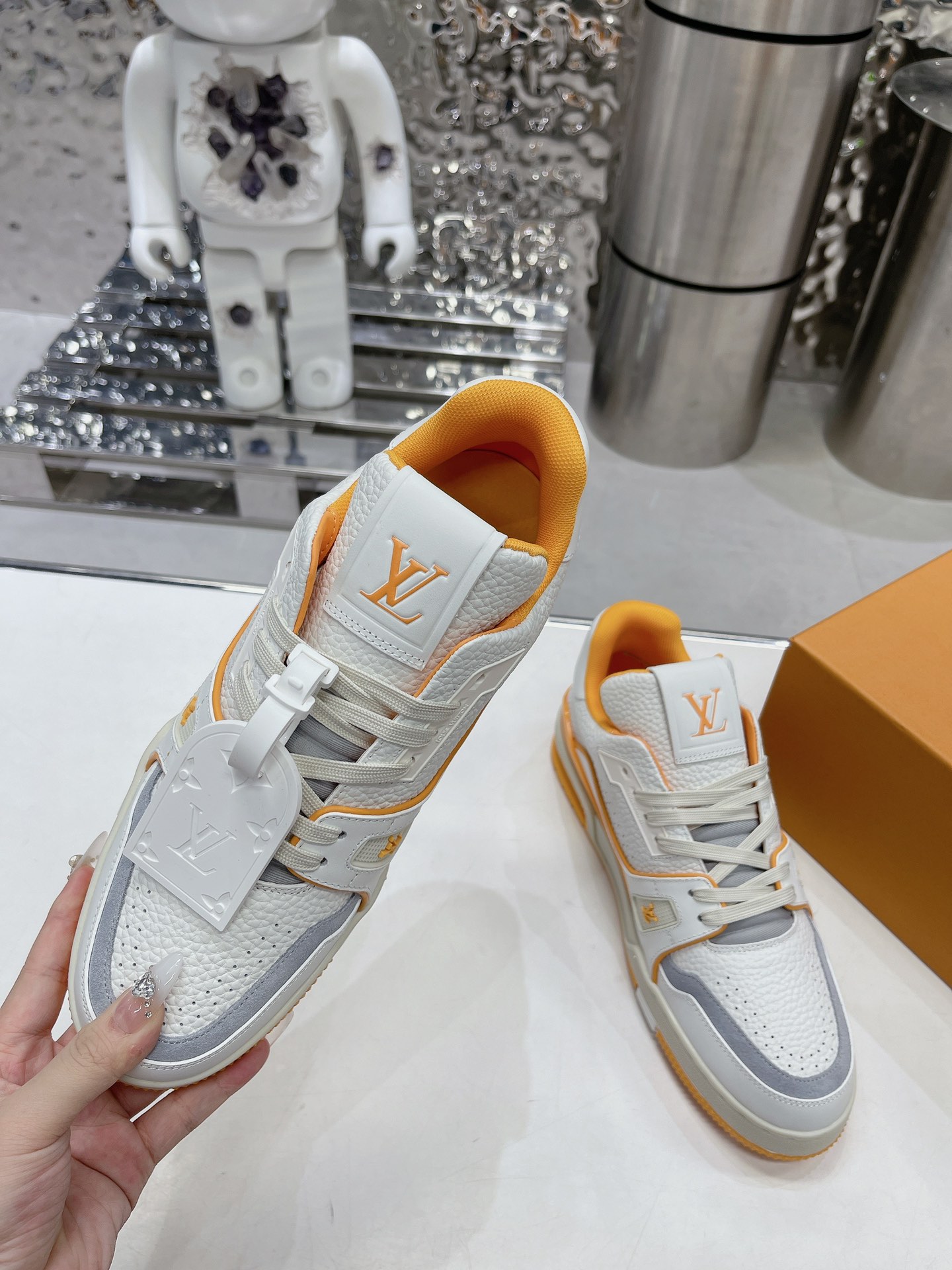 LV shoe