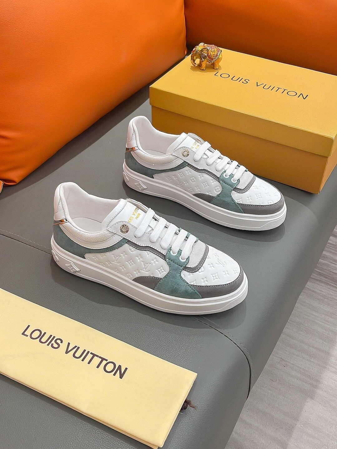 LV shoe