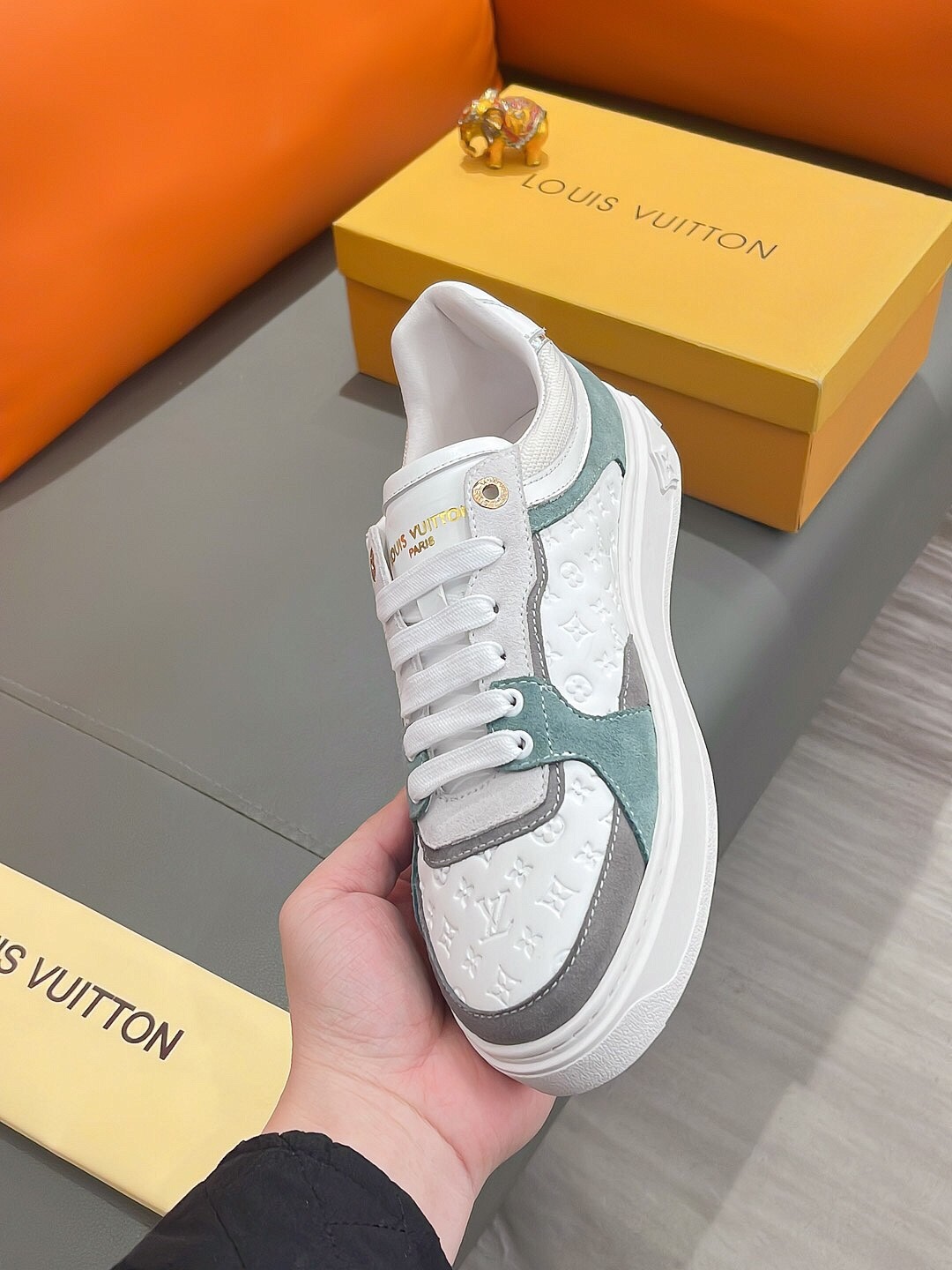 LV shoe