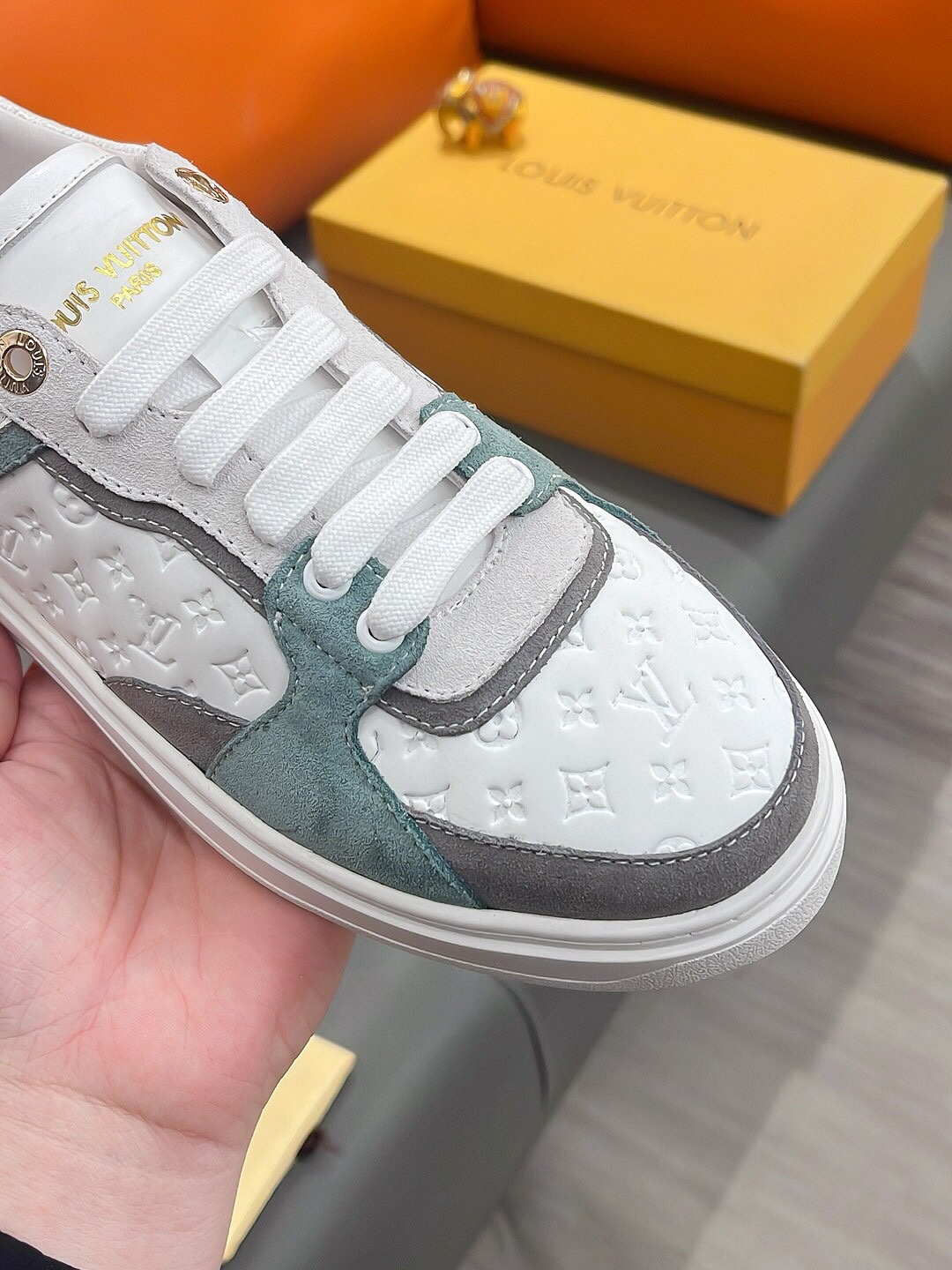 LV shoe
