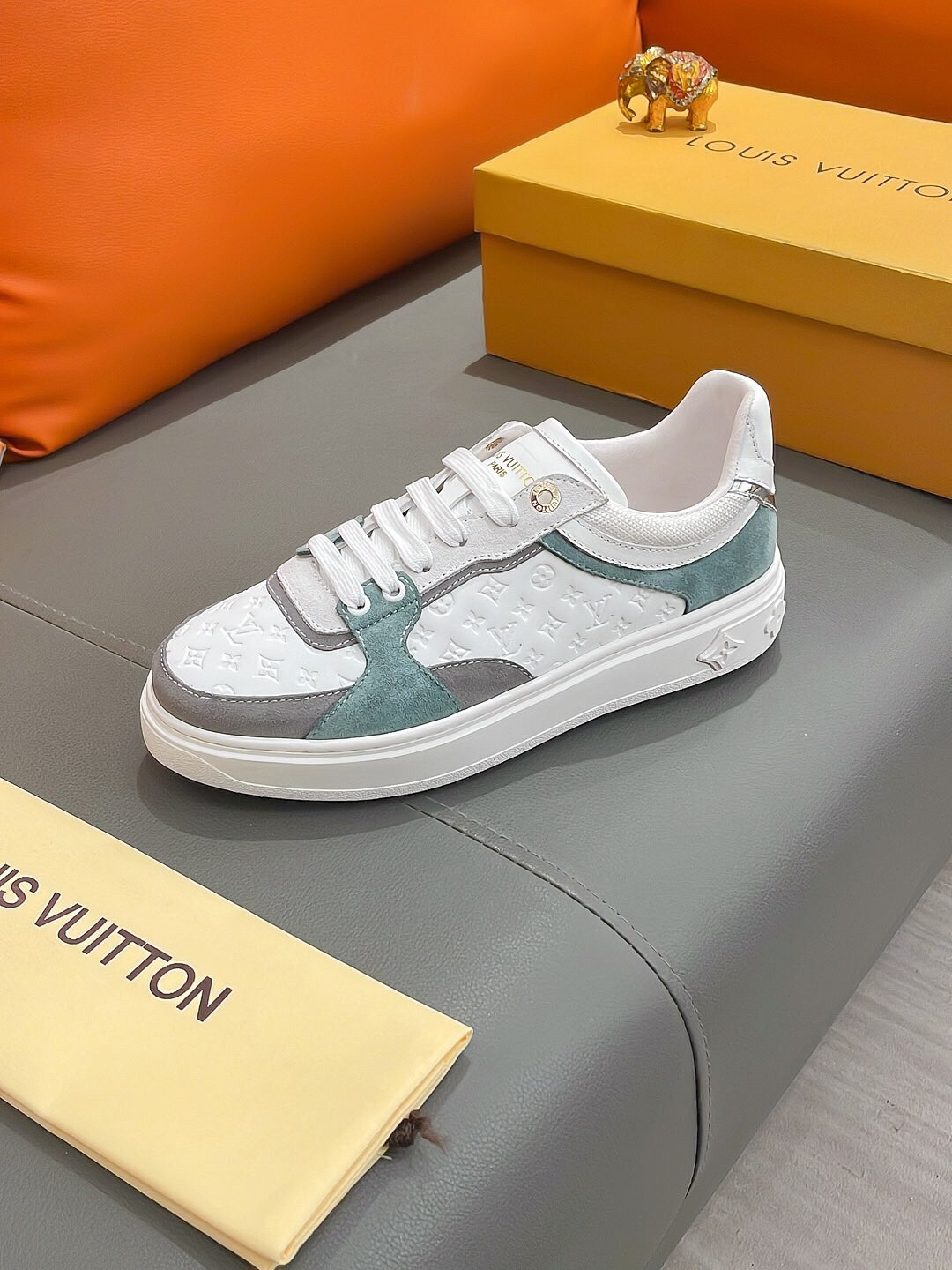 LV shoe