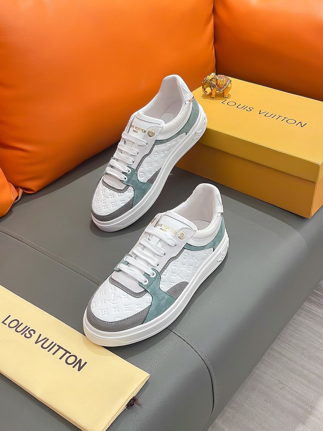 LV shoe