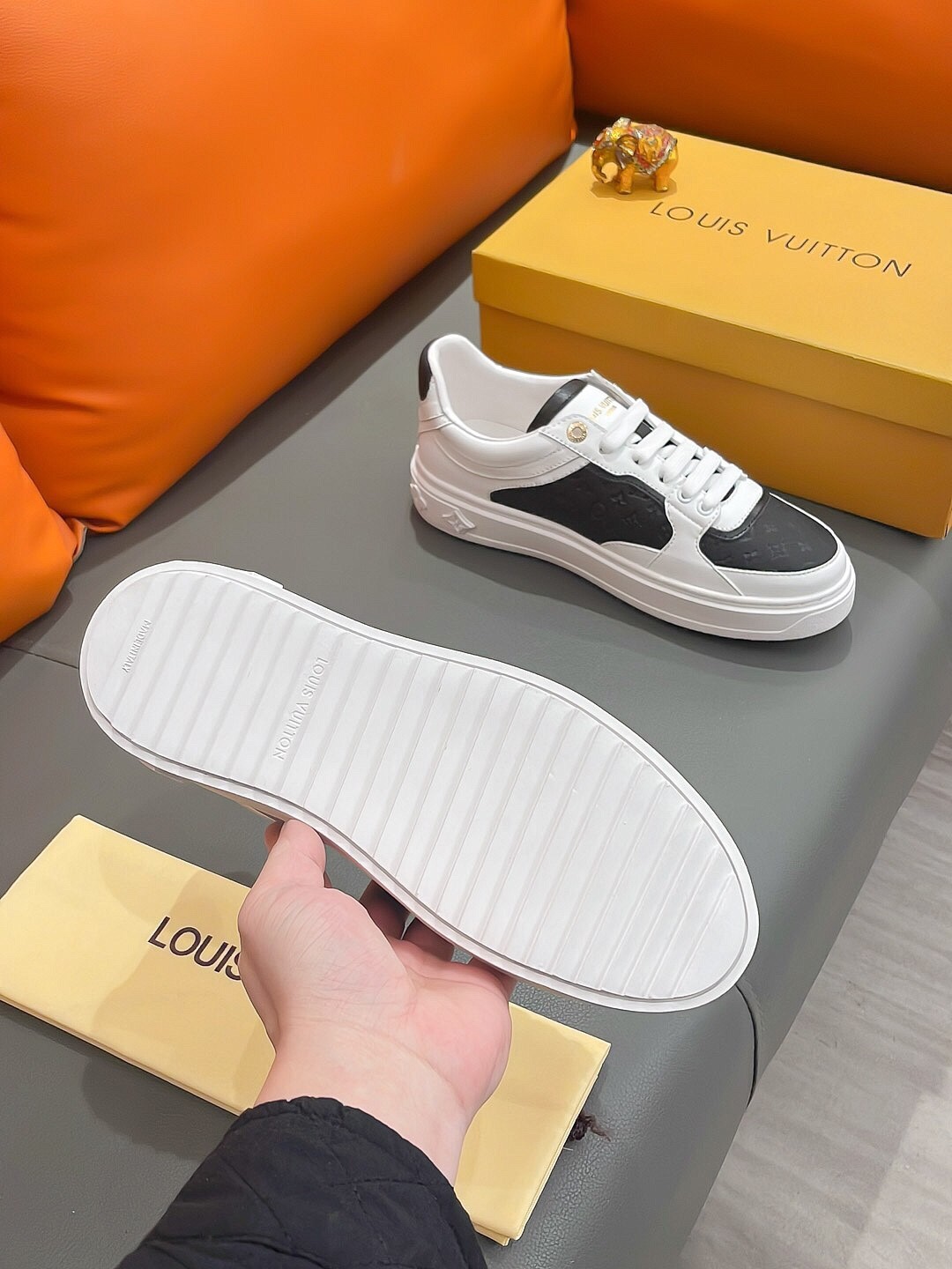 LV shoe