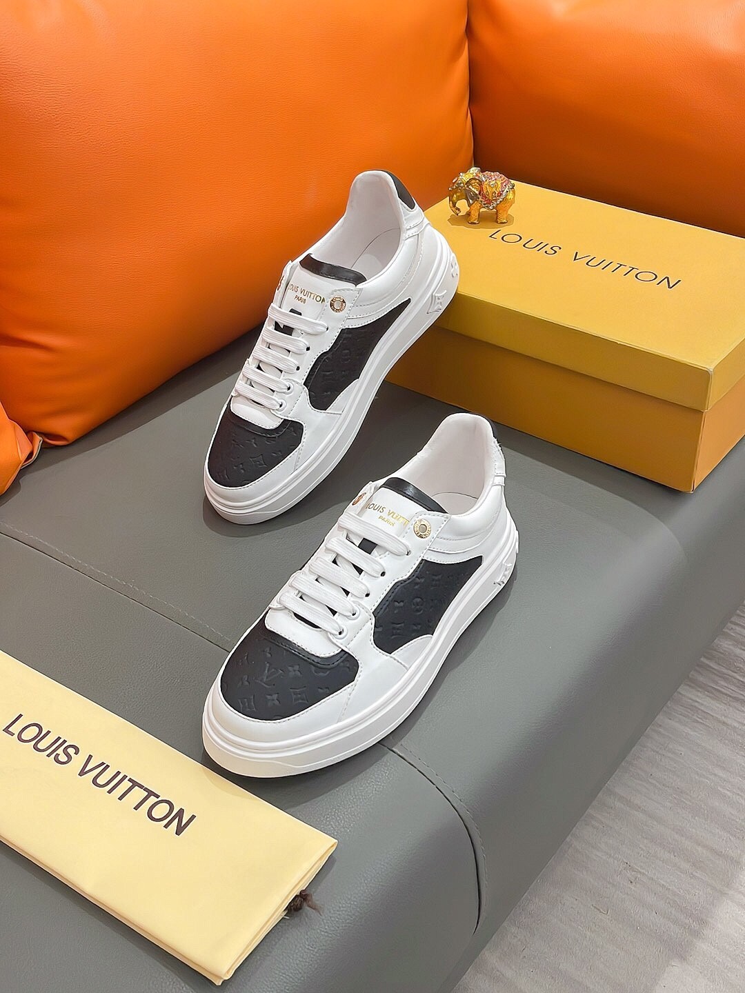 LV shoe