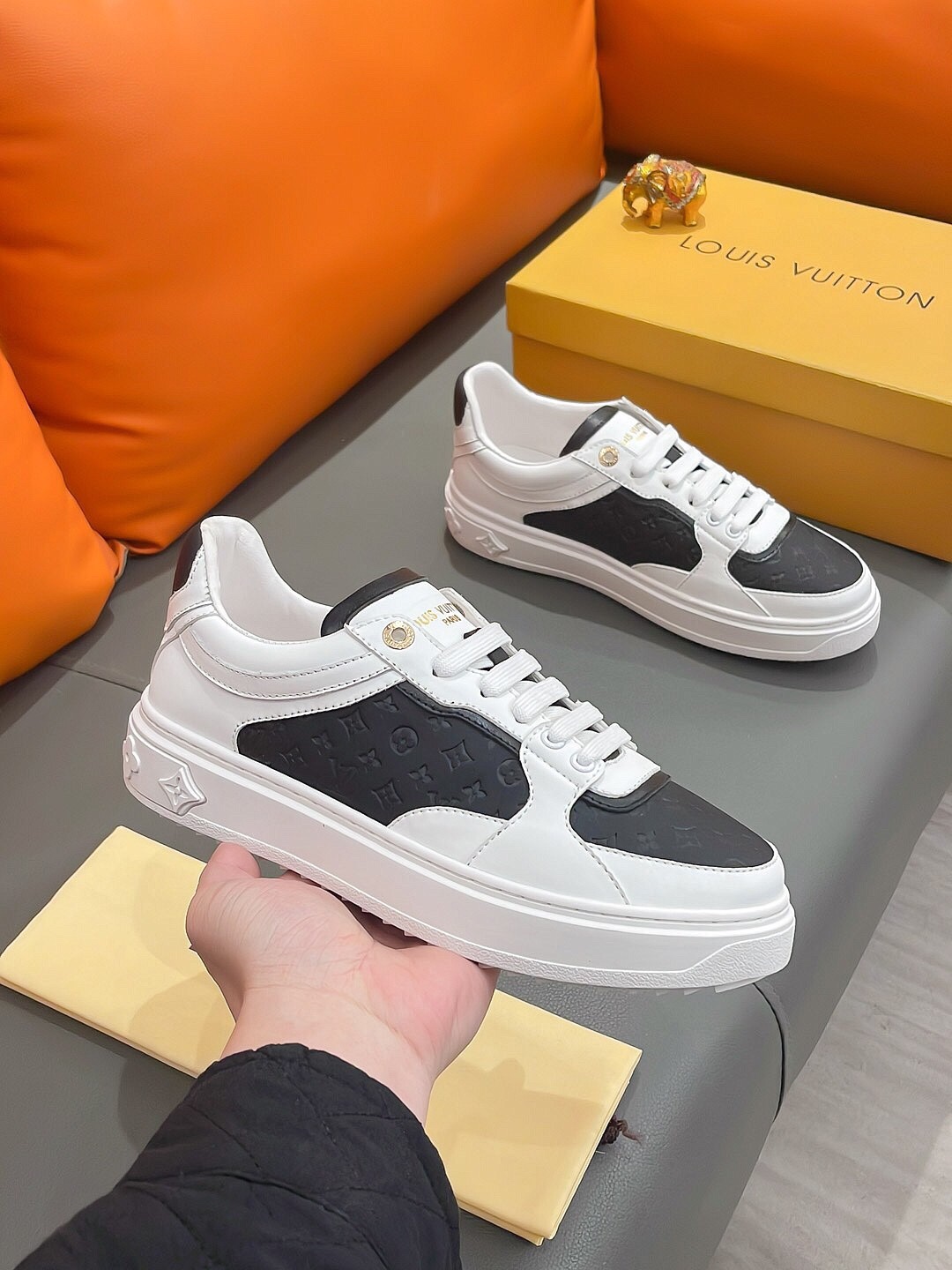 LV shoe