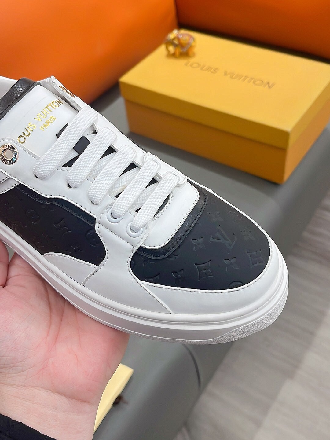 LV shoe