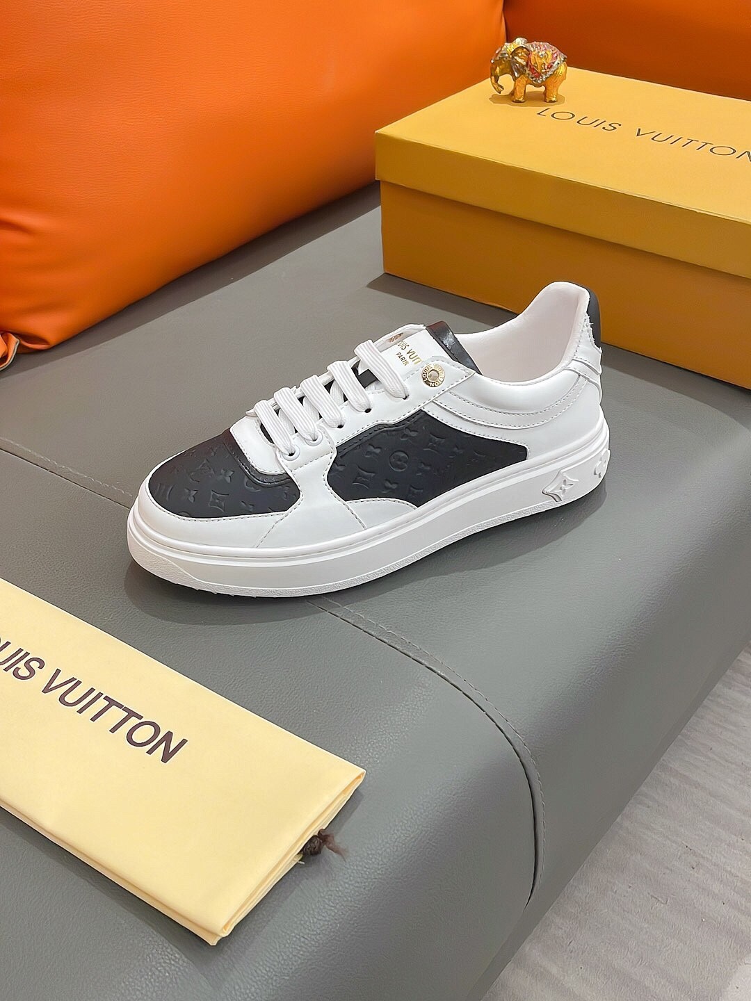 LV shoe