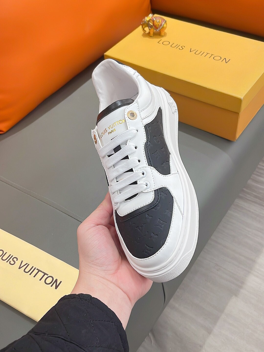 LV shoe