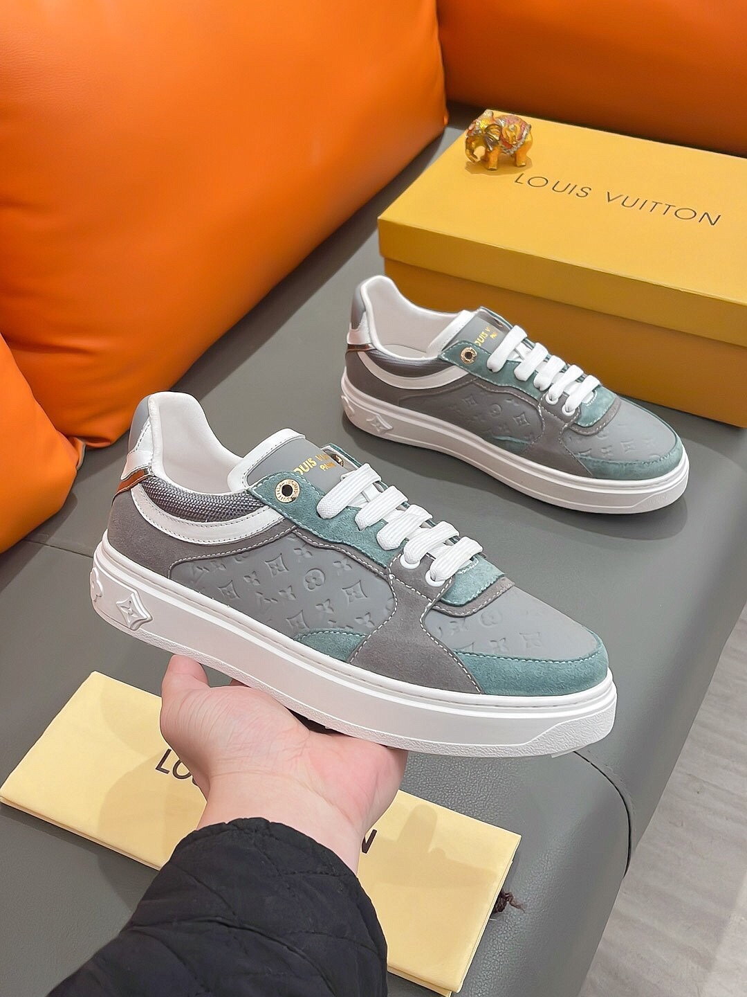 LV shoe