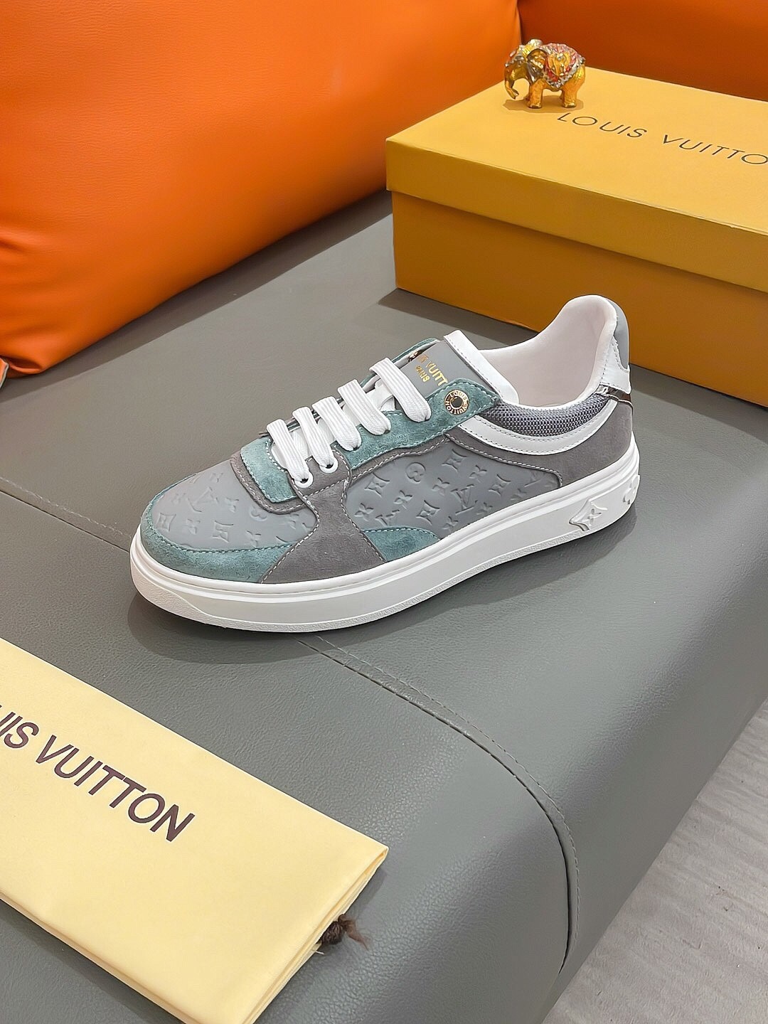 LV shoe