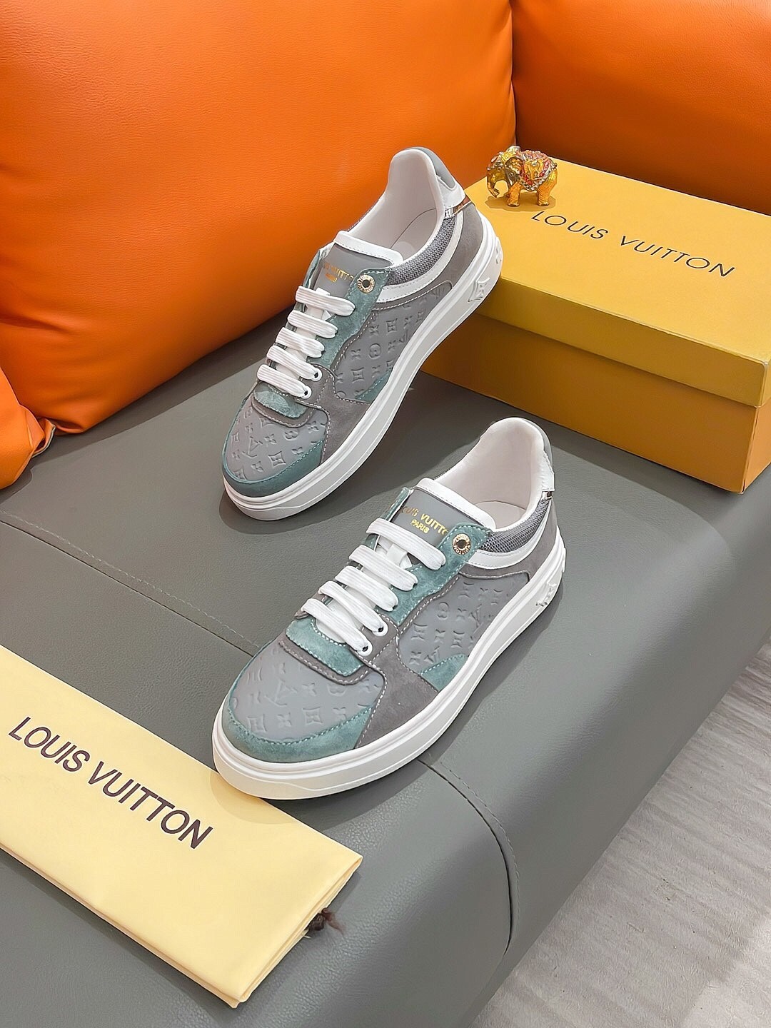 LV shoe