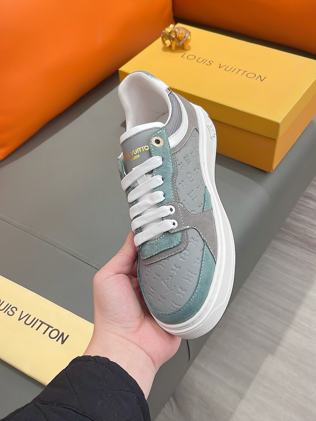 LV shoe