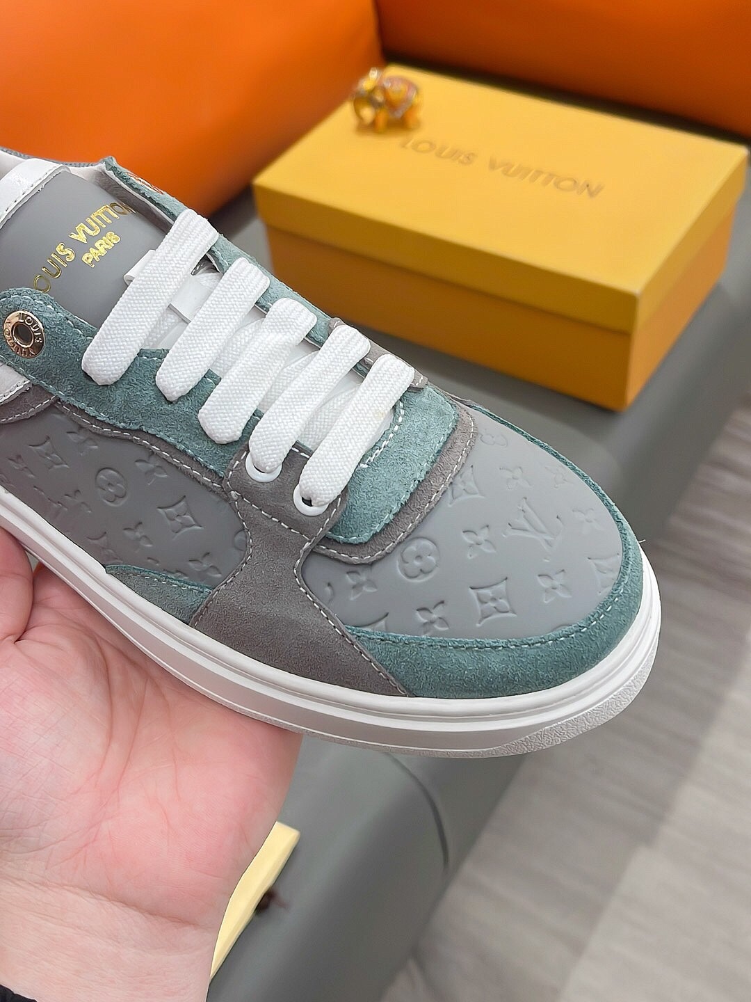 LV shoe