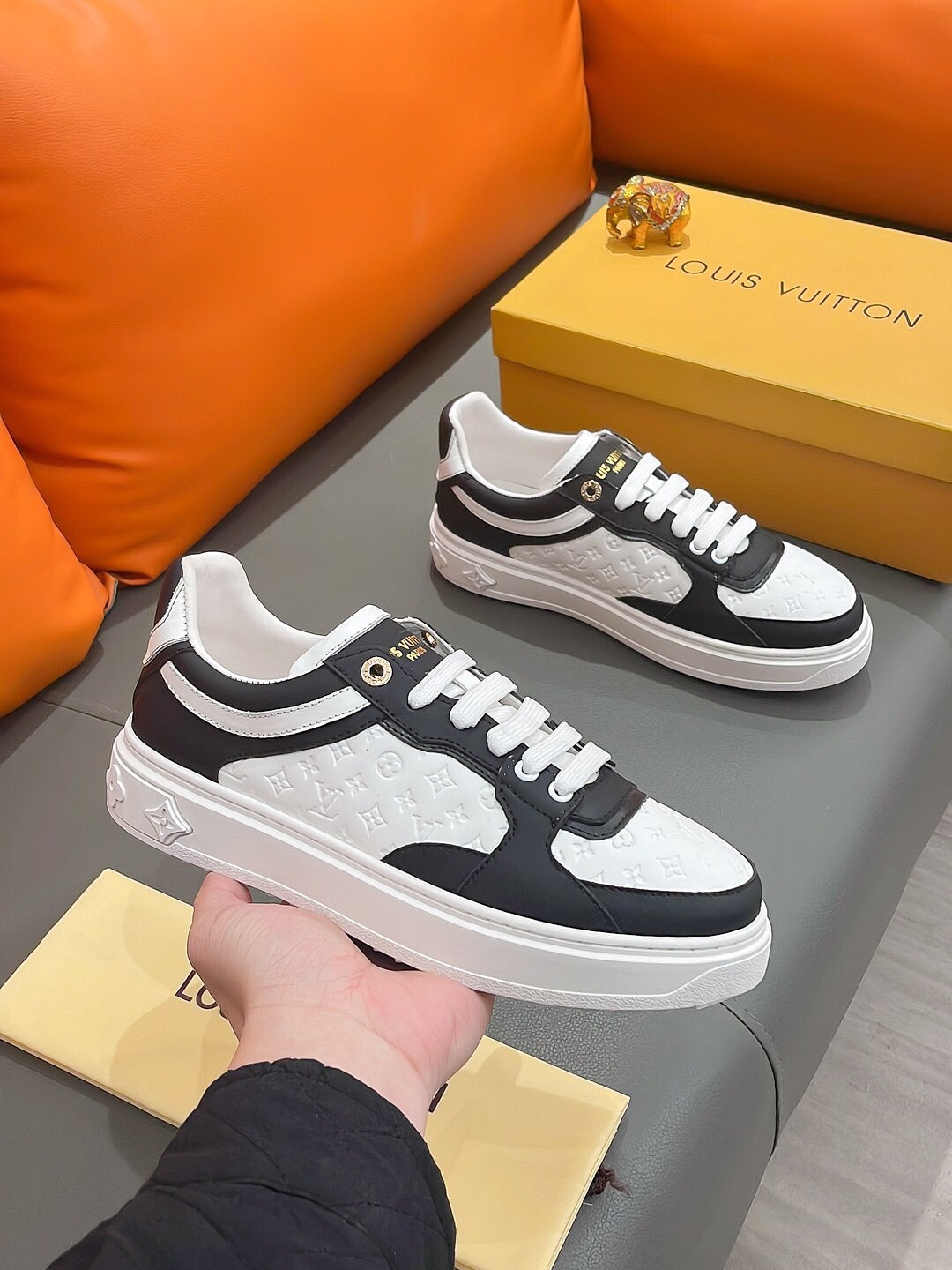 LV shoe