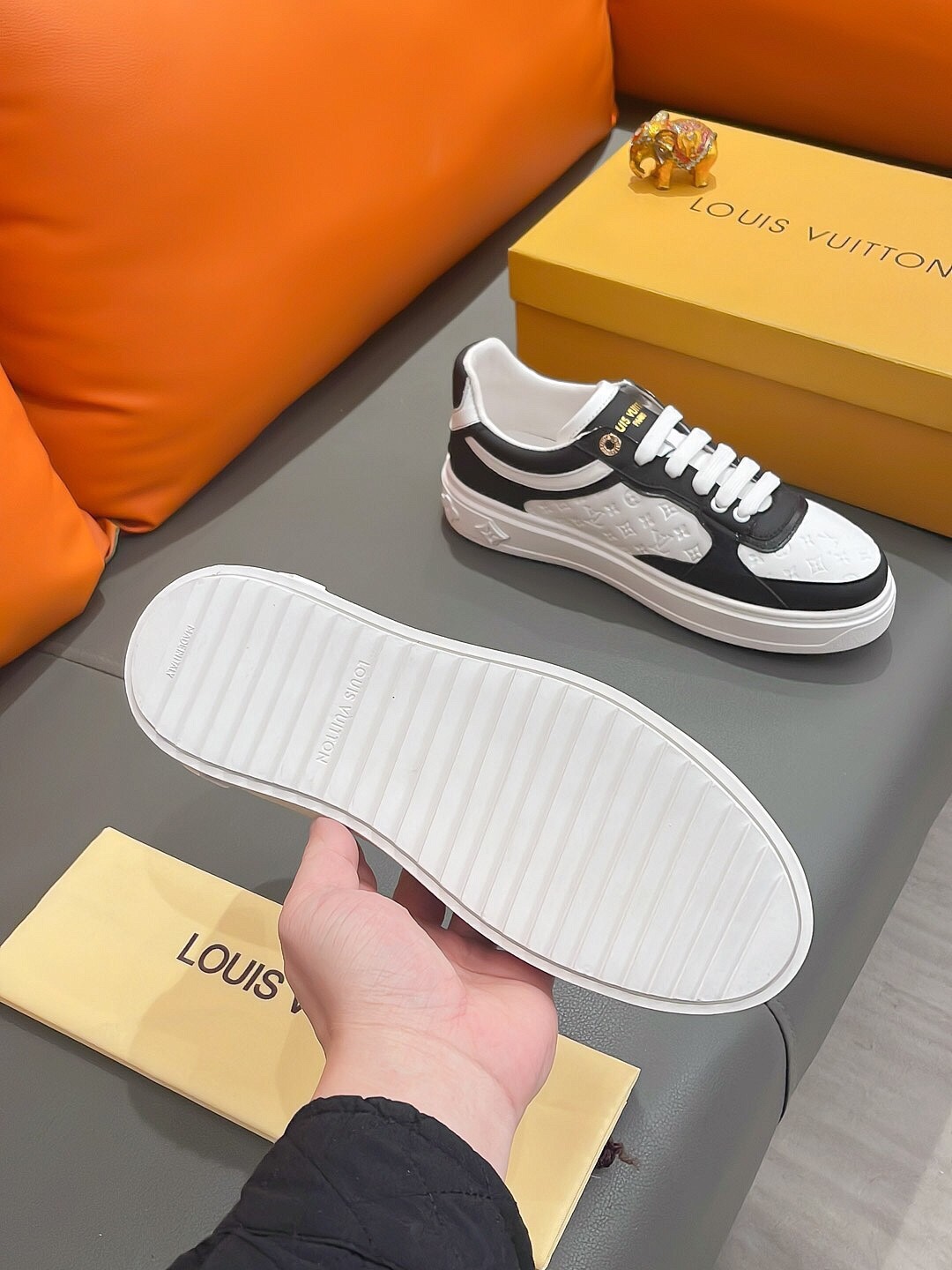 LV shoe