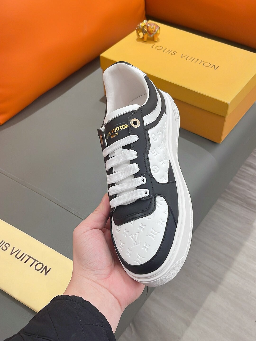 LV shoe
