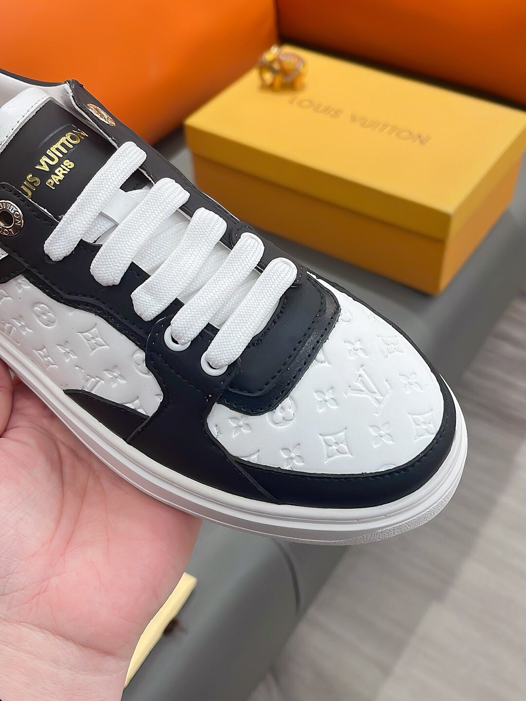 LV shoe