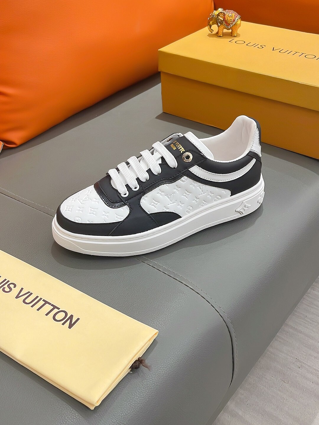 LV shoe