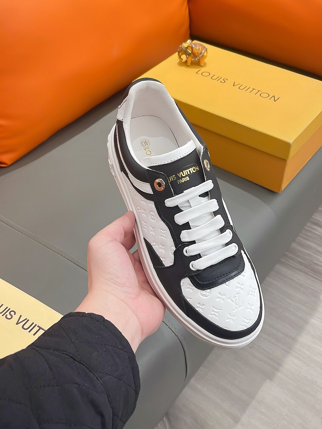 LV shoe