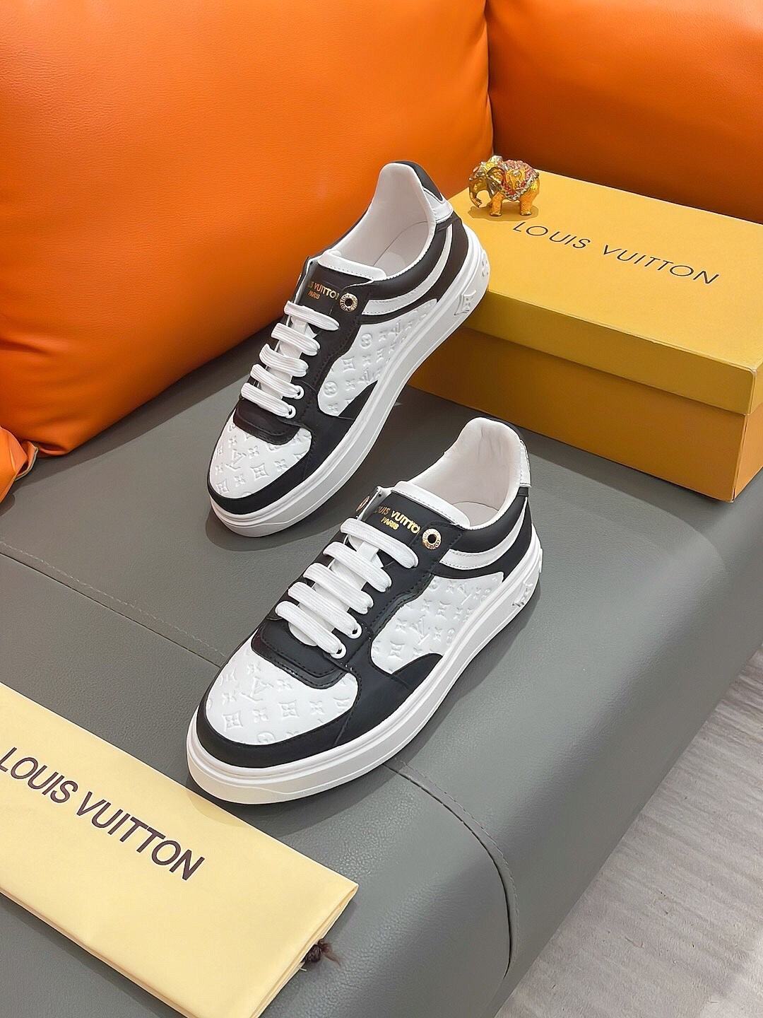 LV shoe