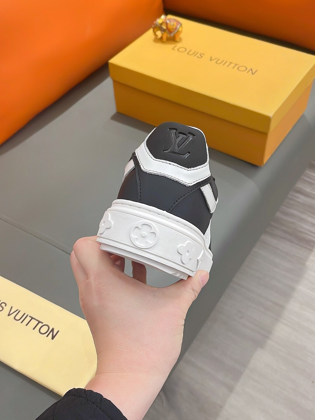 LV shoe