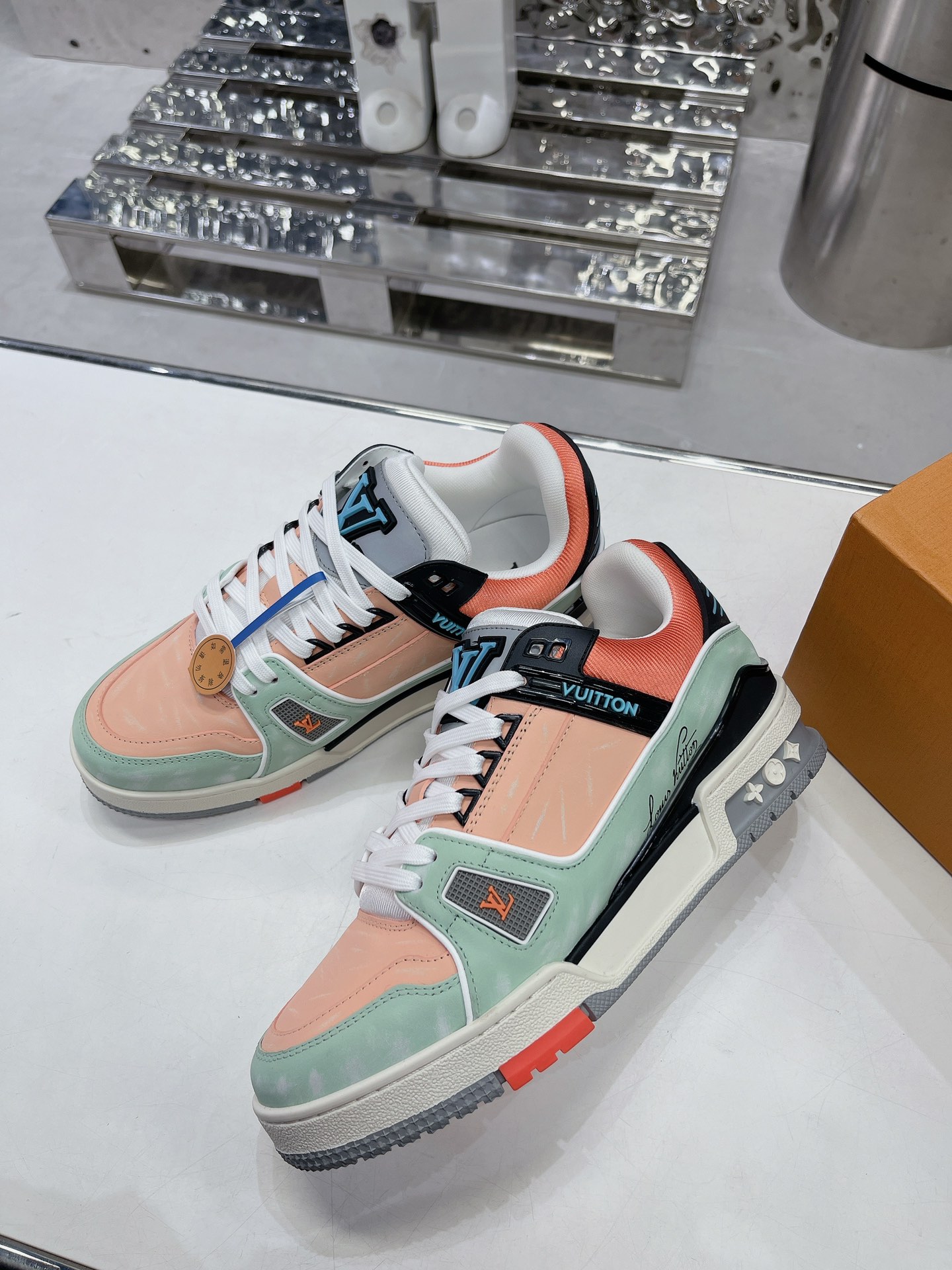 LV shoe