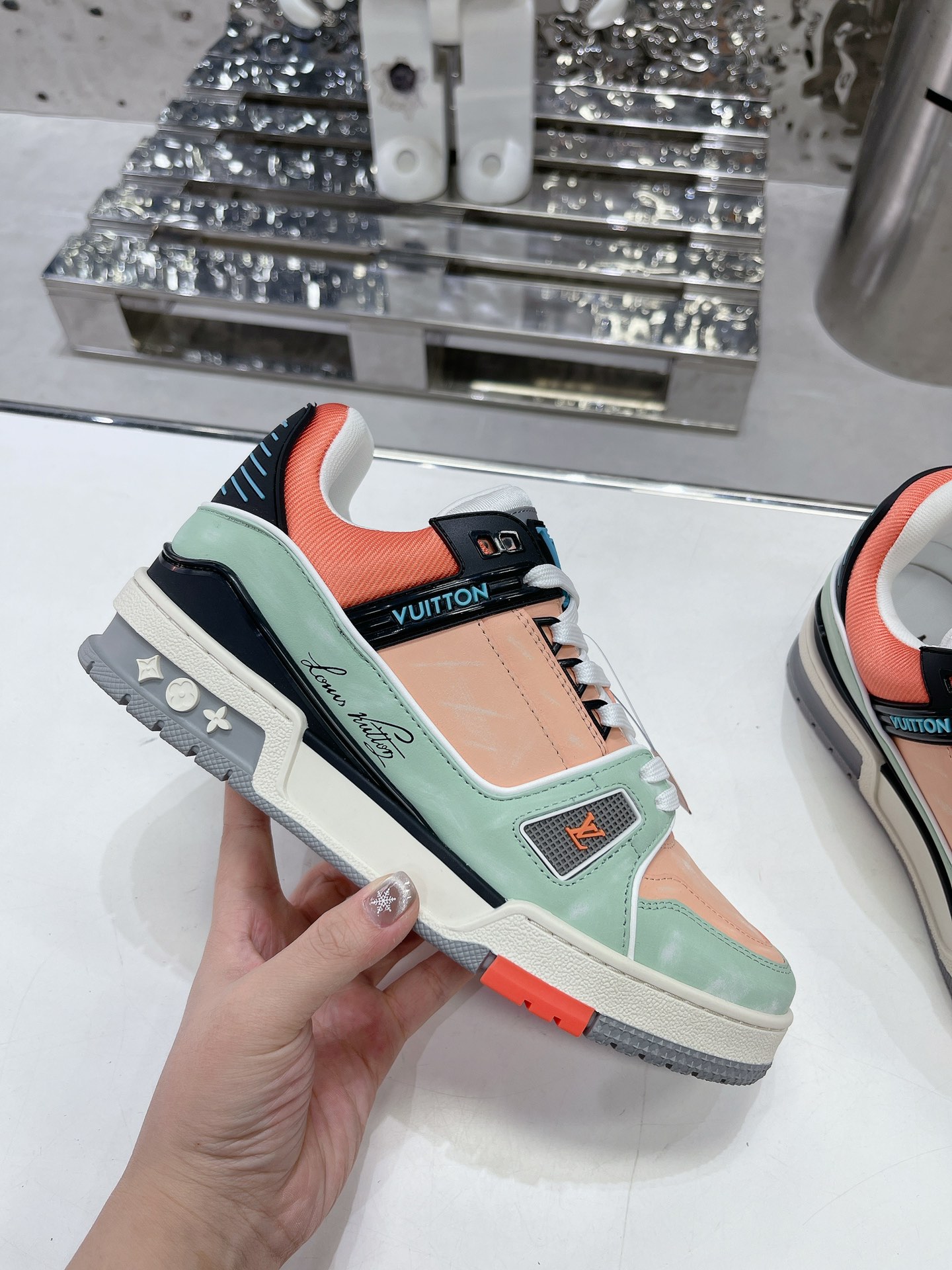LV shoe