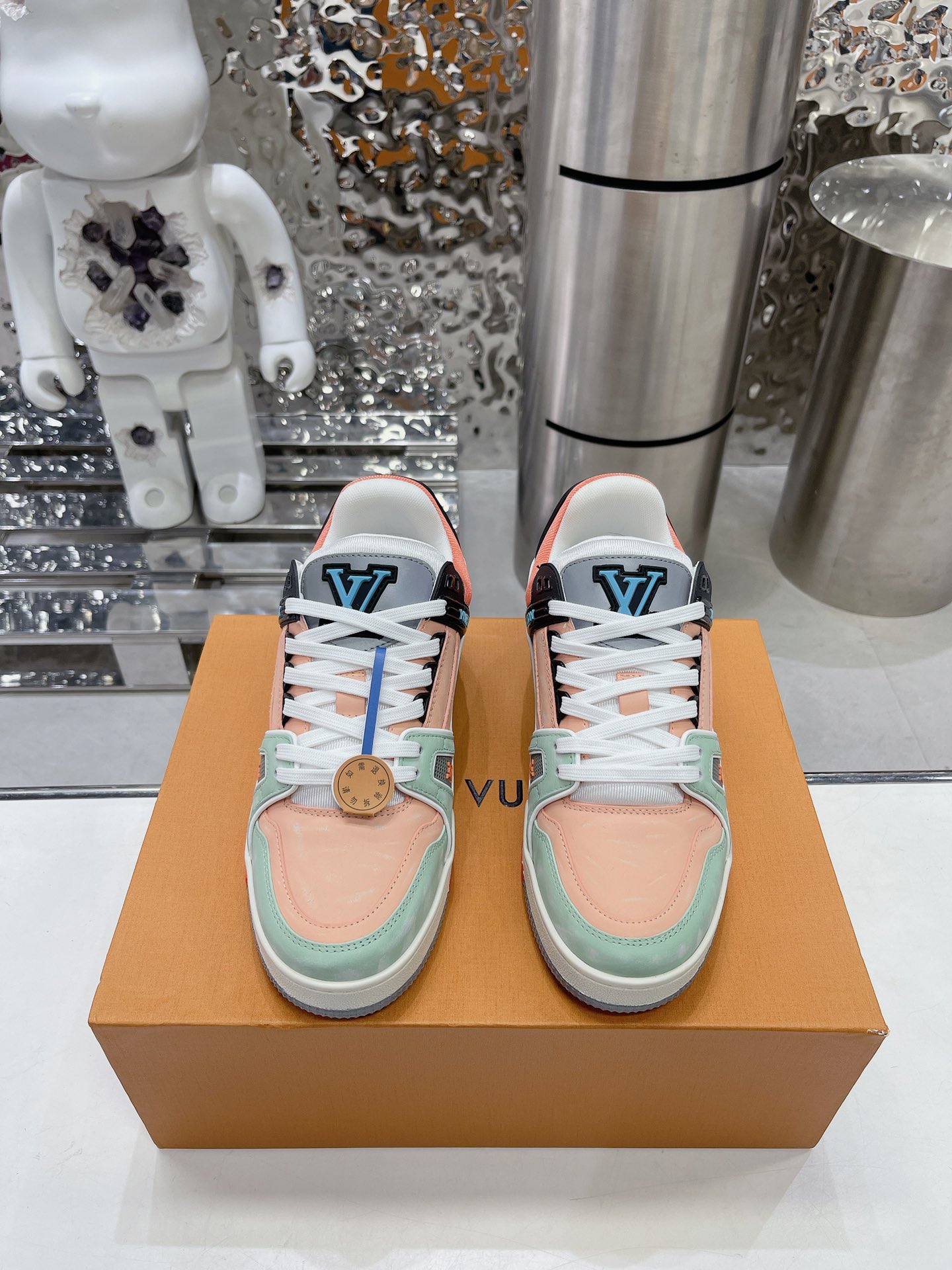 LV shoe