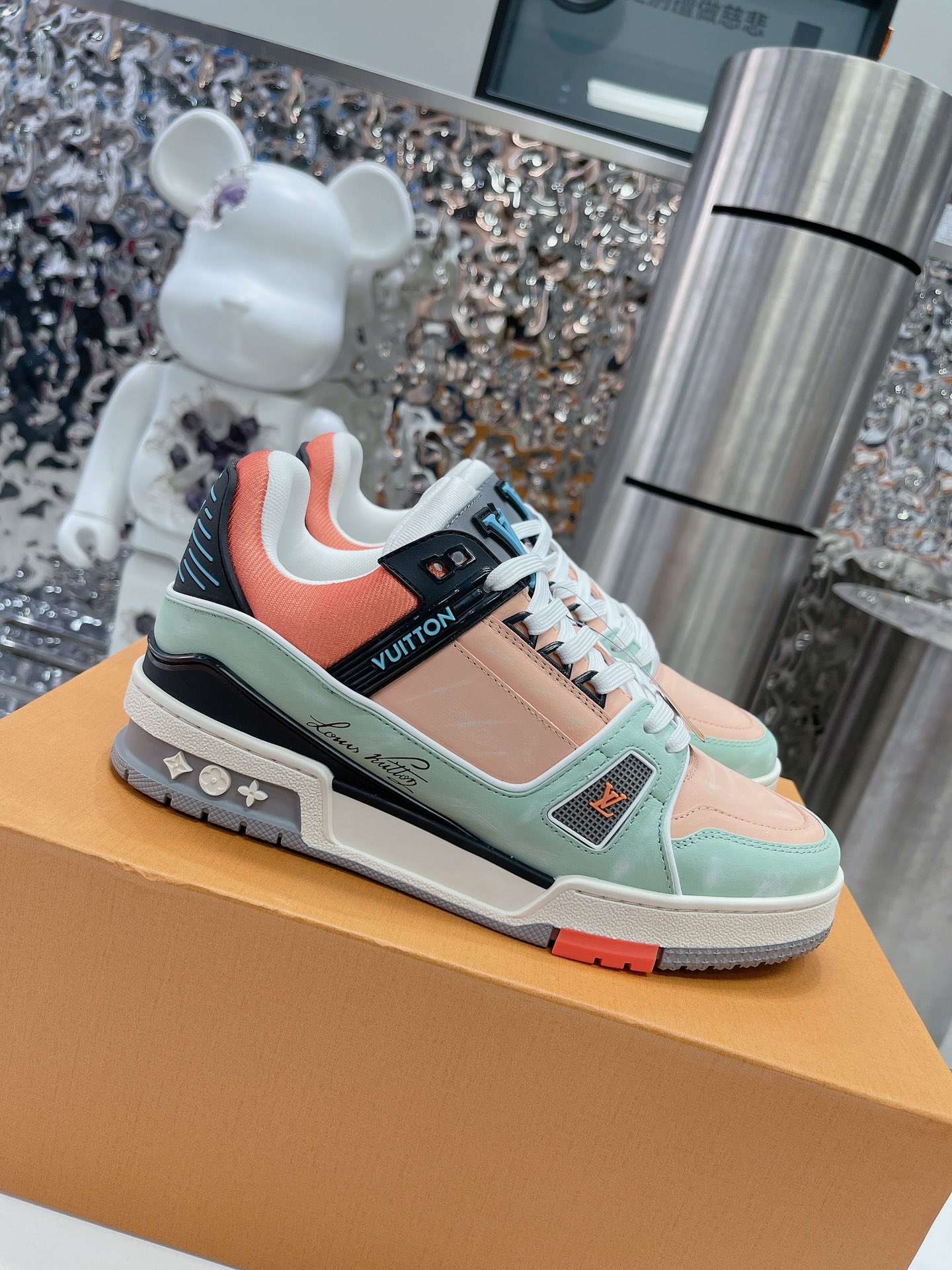 LV shoe