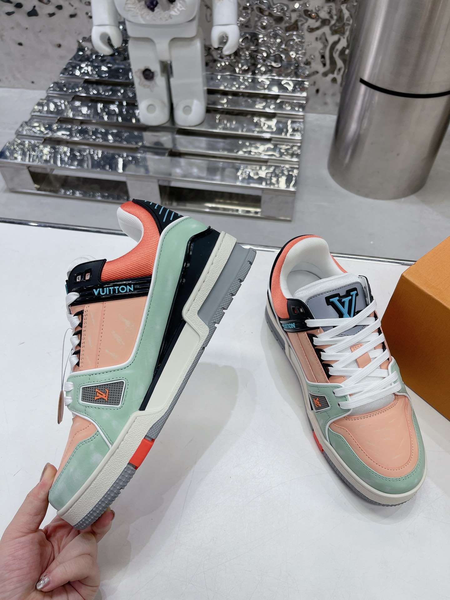 LV shoe