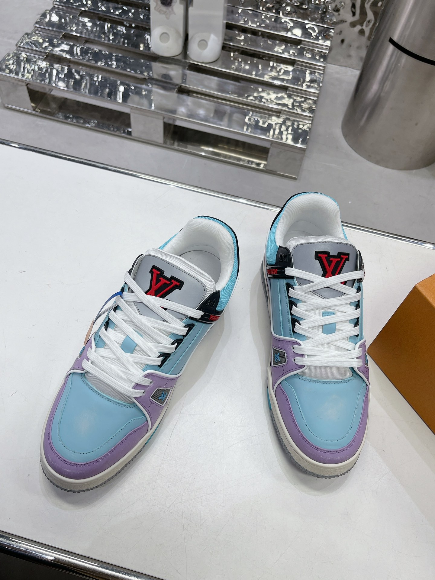 LV shoe