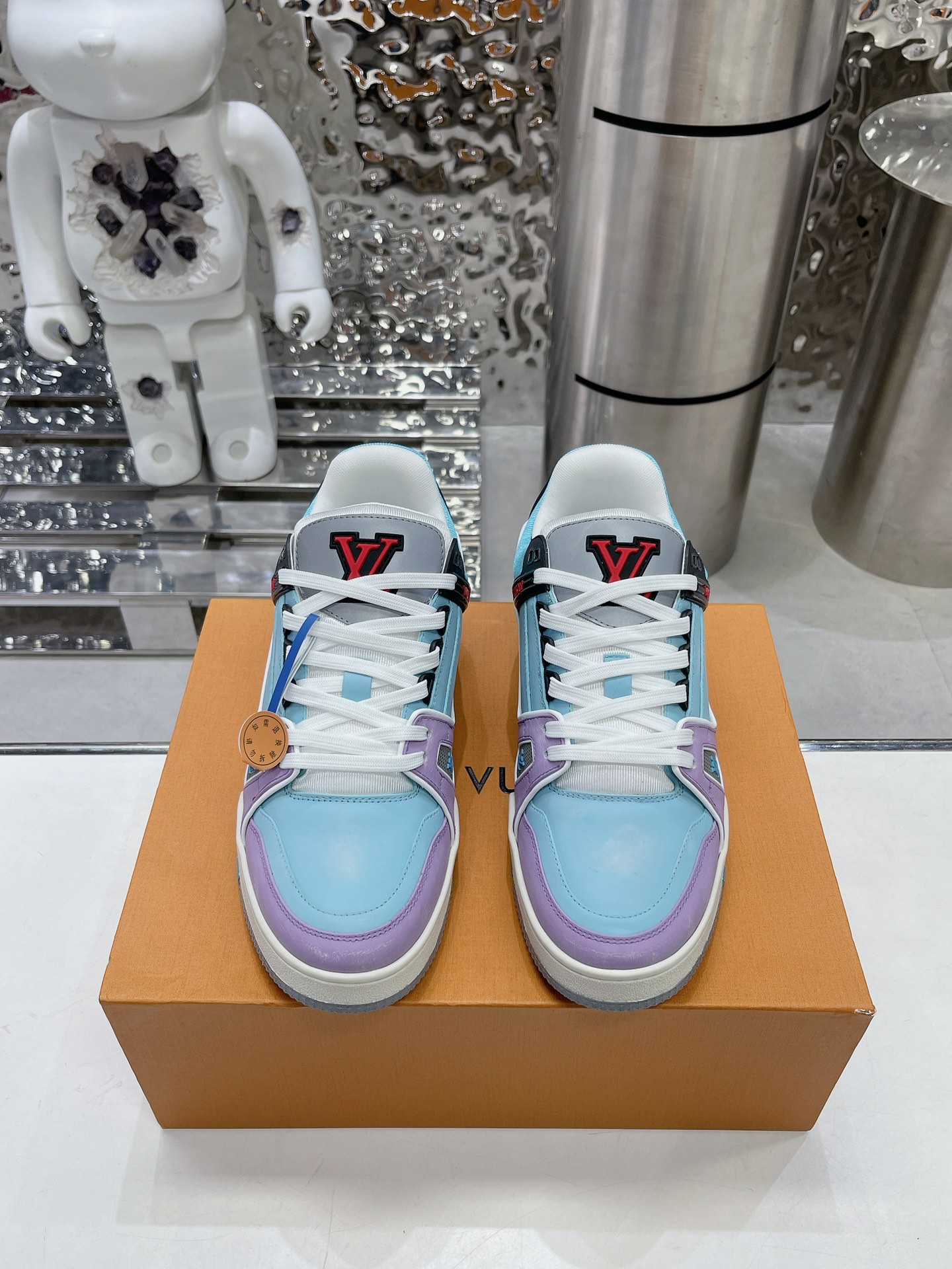 LV shoe